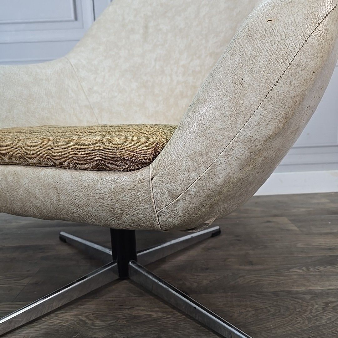 240.0 Retro Vinyl Chair Swivel Lounge – Mid Century Modern Pod Scoop Style Vintage photo