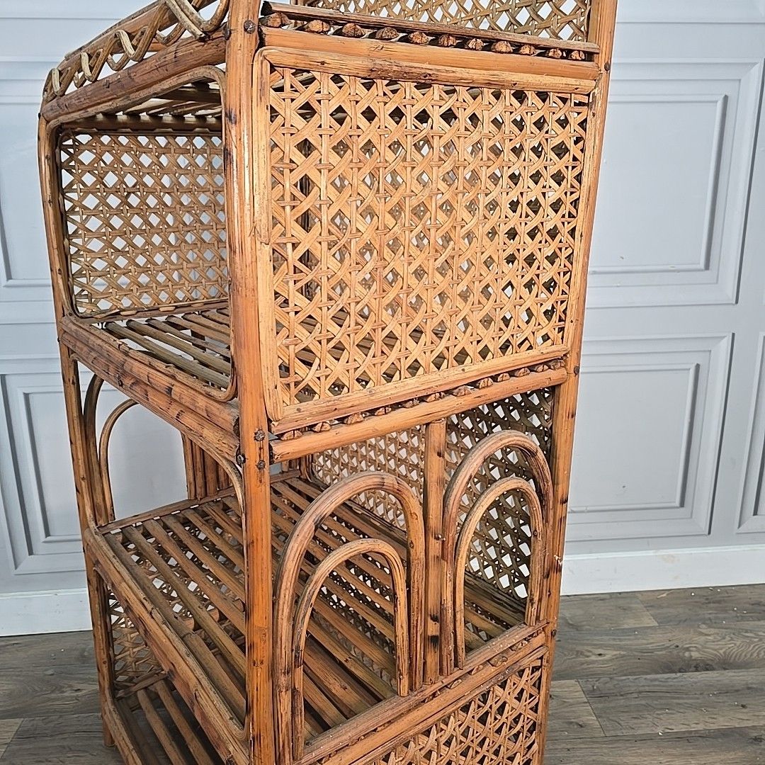 photo vintage Retro Vintage Bookcase Rattan & Wicker Shelving Unit – Boho Cane Mid Century Mcm