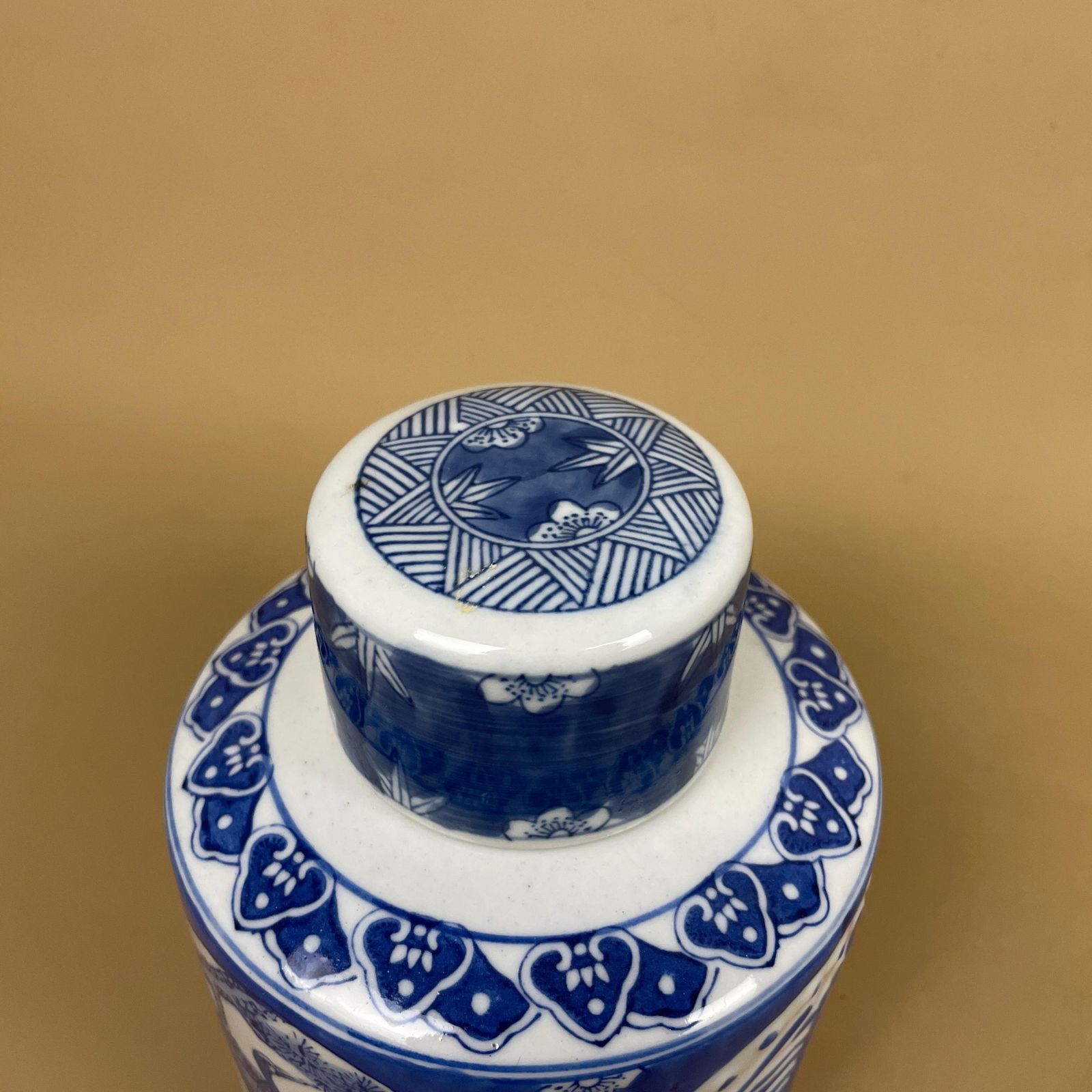 Oriental Blue White Ceramic Ginger Jar Cylinder Chinoiserie Lidded Pot Jar Asian Style Home Accent Stalk photo 55.0