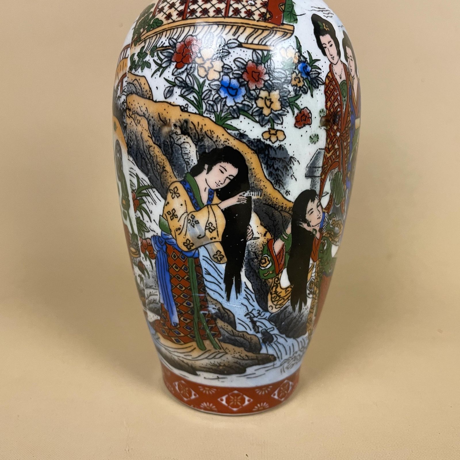 Oriental Ceramic Figural Vase Chinese Style Decorated Red Display Ornament Asian Home Decor Chinoiserie Scenic Picture photo Home Decor