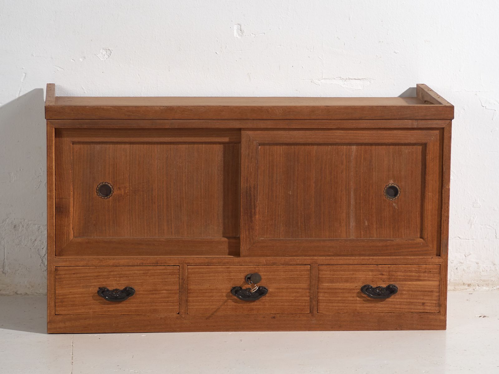 Antique Low Cabinet With Sliding Doors – Taishō / Showa Period (C.1920 1970) photo vinterior