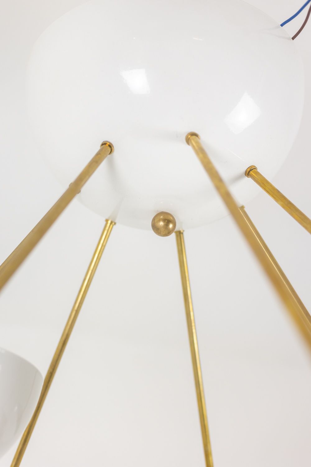 Stilnovo. Chandelier In Gilded Brass And White Lacquered Metal. Contemporary. photo Lighting