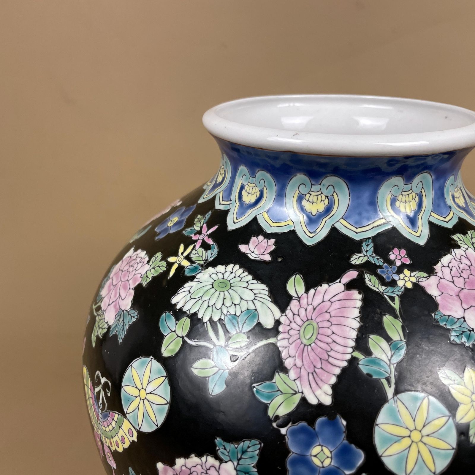 Oriental Antique Decorative Vase Ceramic Pot Japanese Vintage Display Ginger Jar Hand Painted Asian Old Aged Butterfly Floral Pattern Black photo furniture