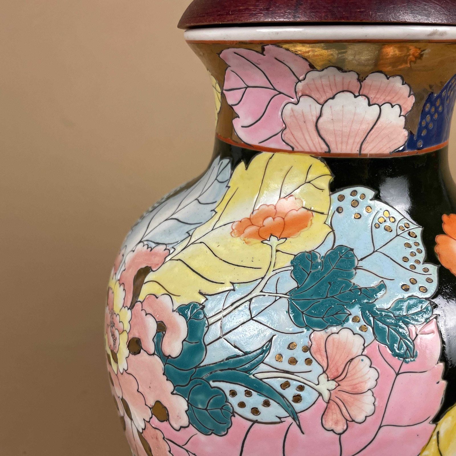 Oriental Ceramic Lamp Light Bedside Table Hand Painted Floral Design Black Pink Chinese Vase Cottage Antique Wood Base Elegant Classic photo vinterior