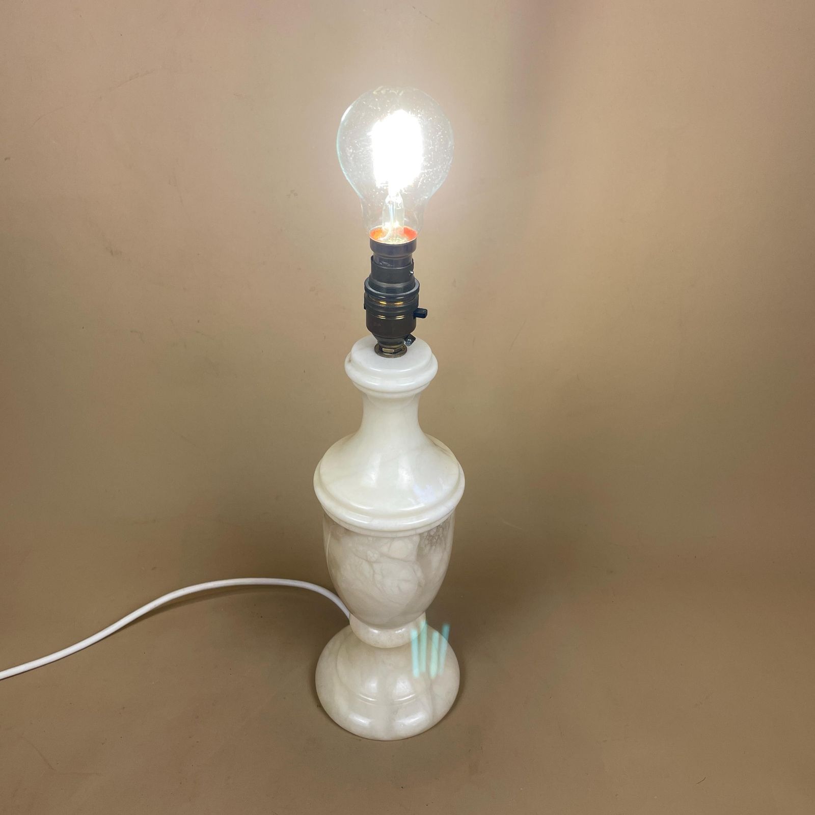 Antique Alabaster Onyx Marble Lamp Light Cream Grey Bedside Side Table Desk Marbled Patterned Vintage Downton Stone Heavy Classic Natural photo vintage