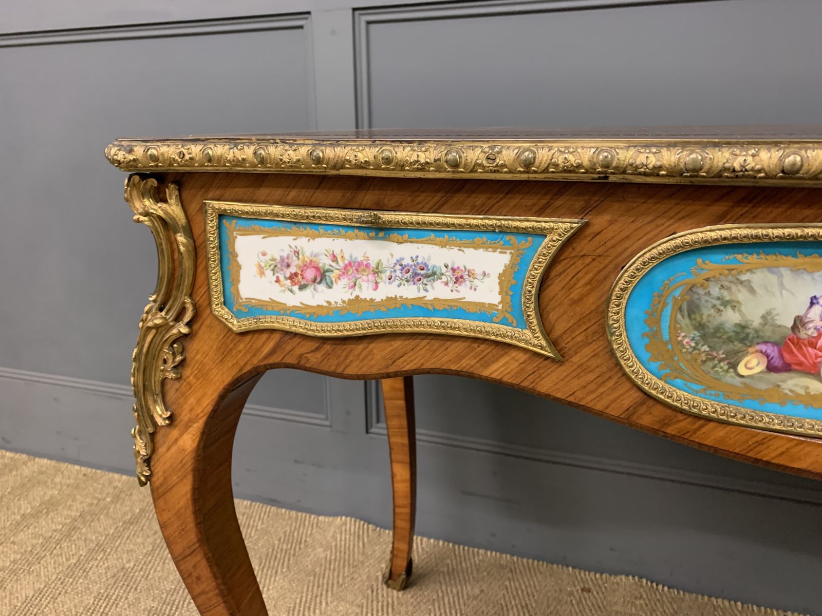 French Tulip Wood Bureau Plat, 1800s photo vinterior