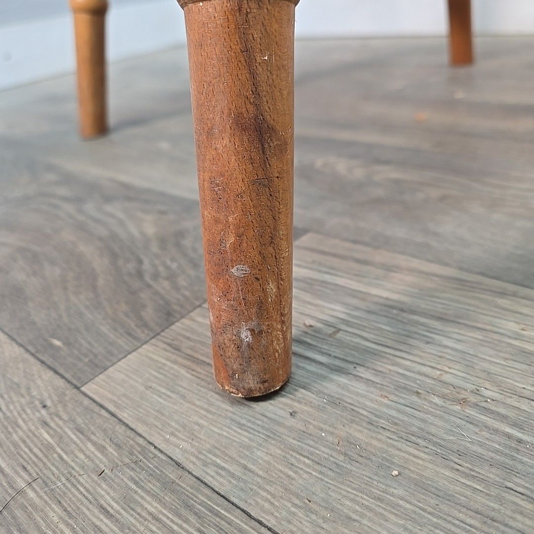 photo vinterior Antique Wooden Farmhouse Chairs Pair 2 Victorian Style Solid Turned Country