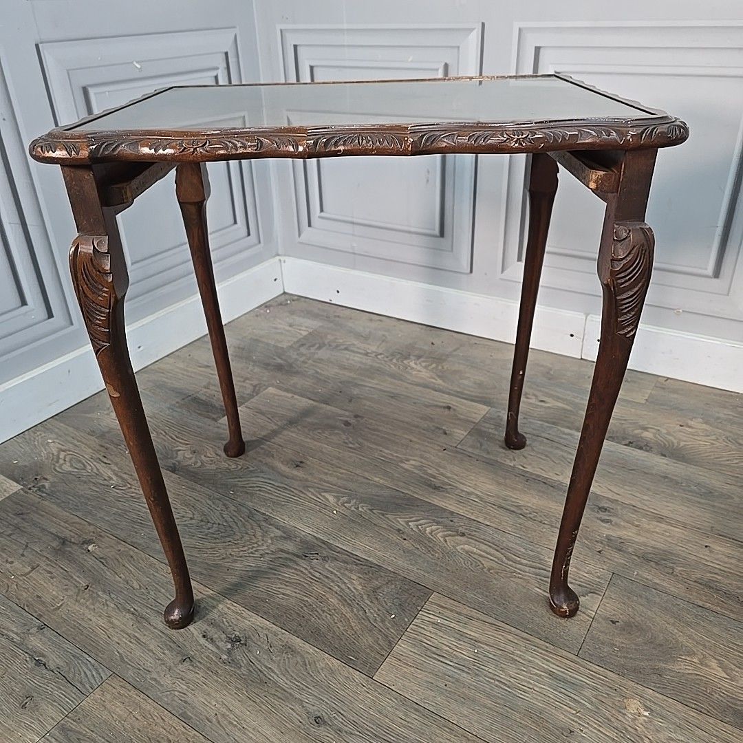 photo vintage Vintage Nest Of Tables Walnut Veneer Queen Anne Antique Style Set Nested Side