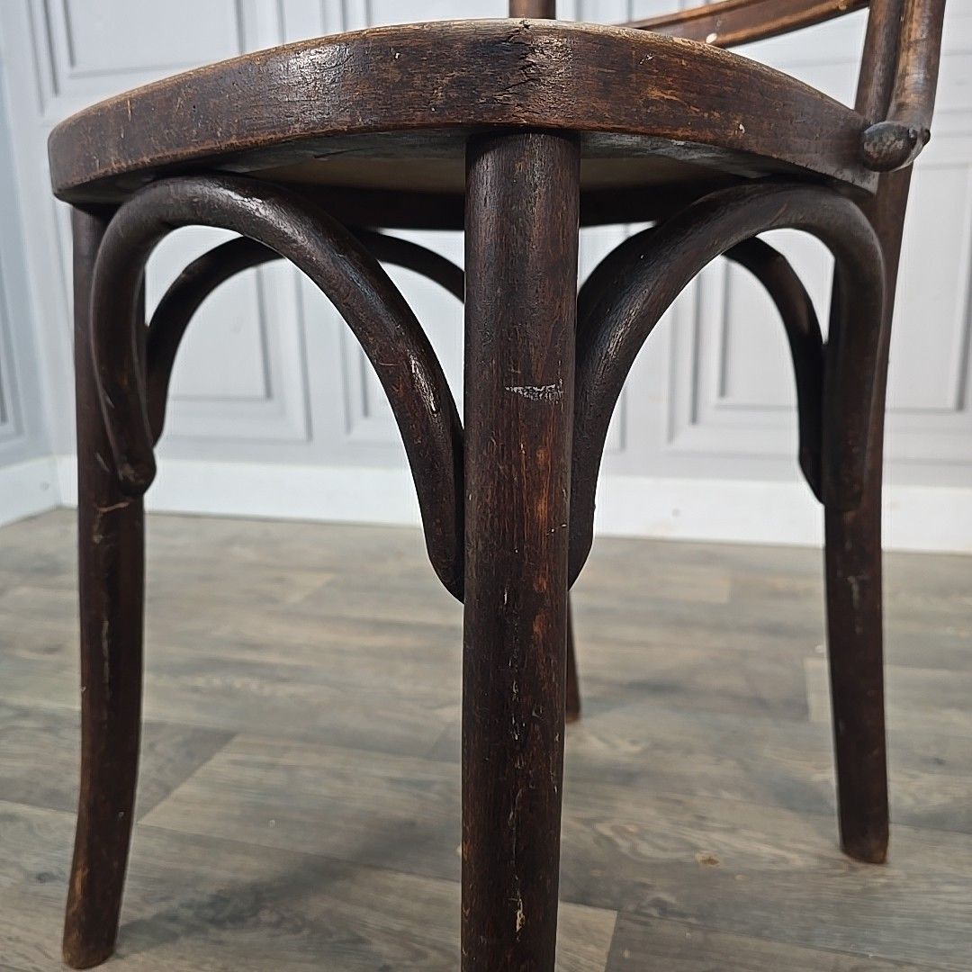 photo vintage Antique Vintage Bentwood Chair Thonet Style Naafi Military Canteen Seating