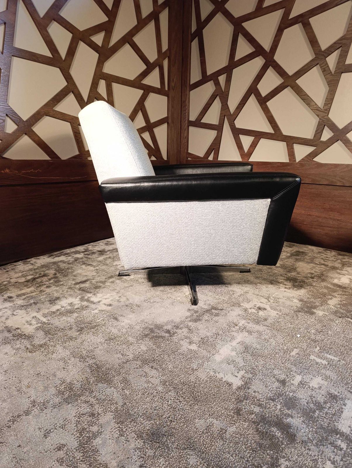 1950s Italian Style Swivel Lounge Chair, New Upholstery photo vinterior