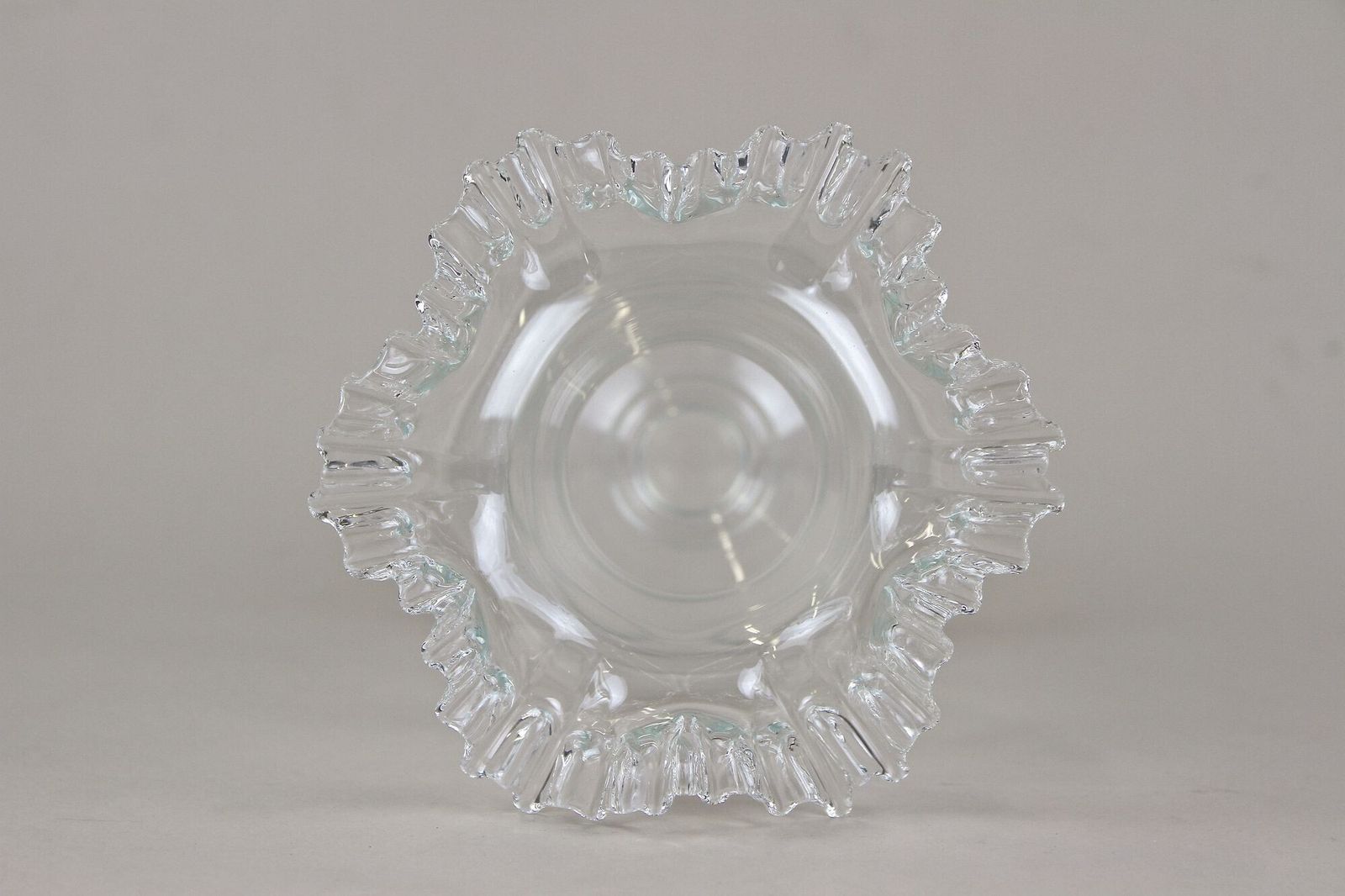 photo vinterior 20th Century Art Nouveau Clear Glass Vase, Ruffled Edge, Austria Circa 1910