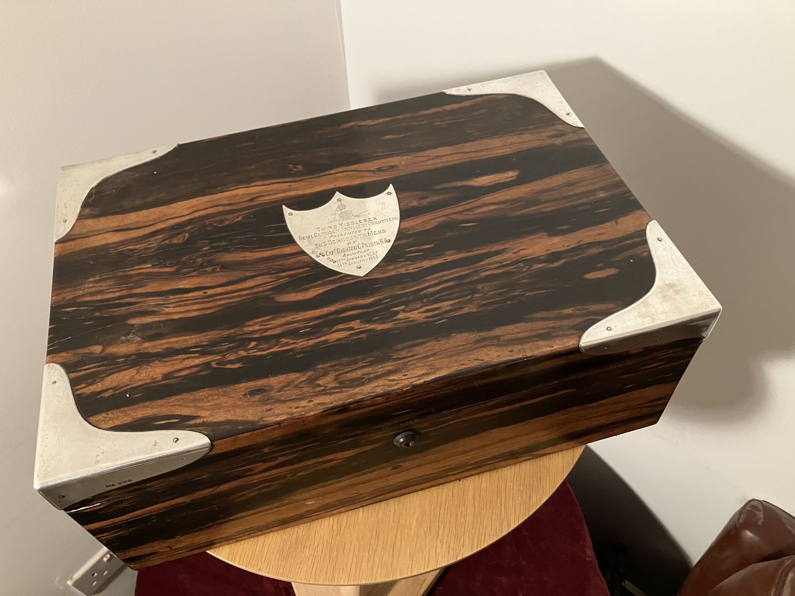 photo vintage Antique Humidor In Coromandel Wood With Military Provenance