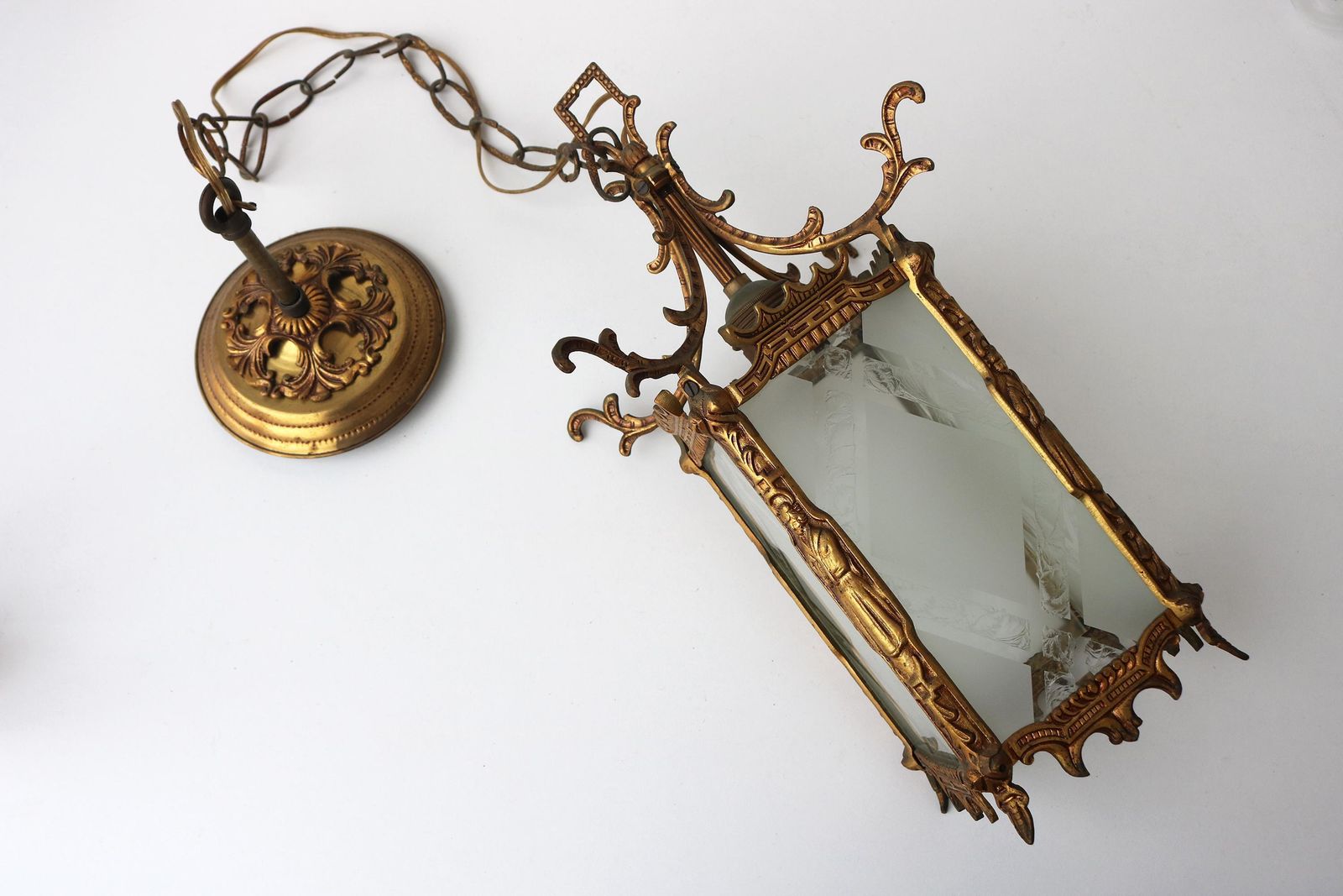 photo vinterior Elegant Antique Brass Etched Glass Hanging Lantern – Japanese / Oriental Inspired Design