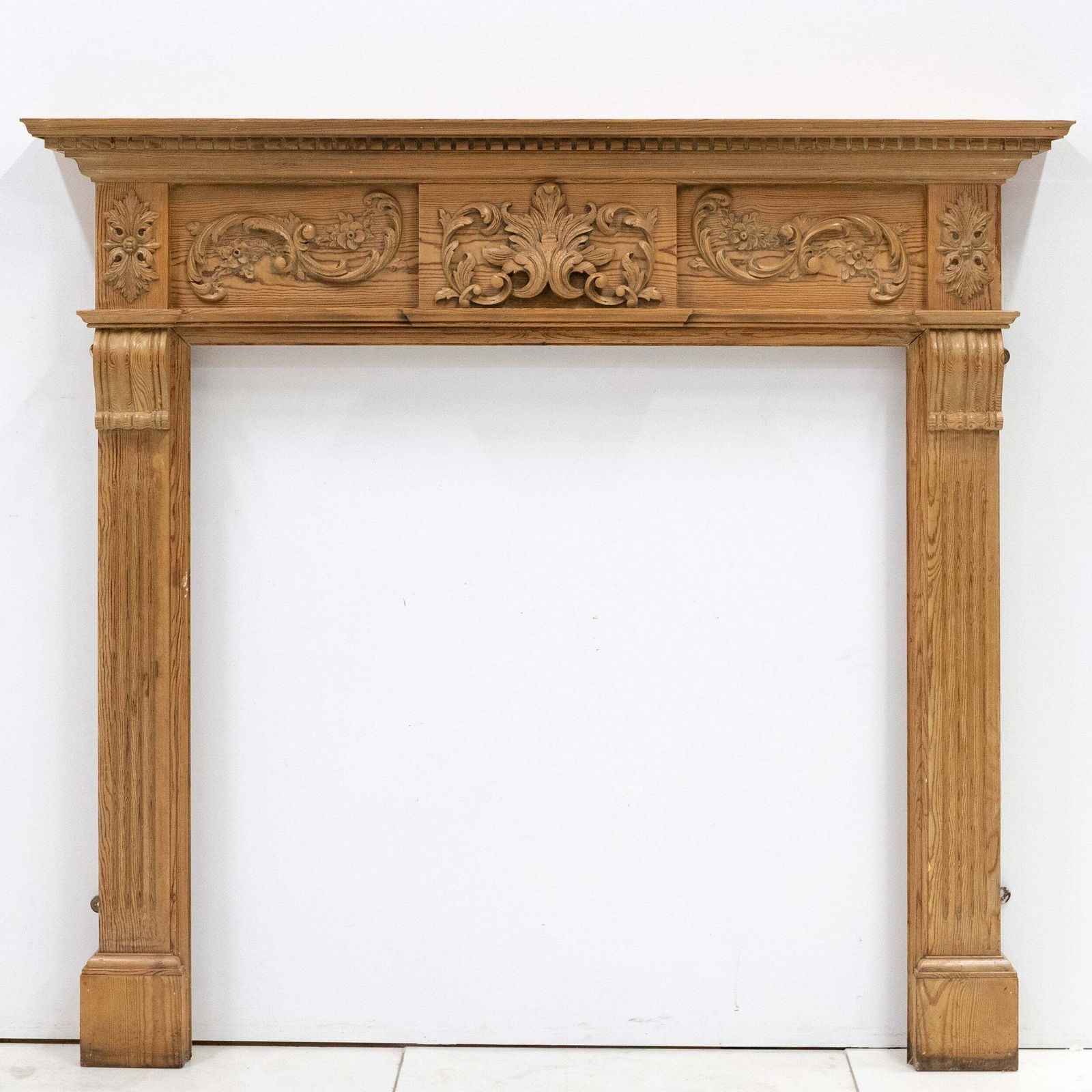 photo vinterior Antique Pine Wooden Fireplace Surround