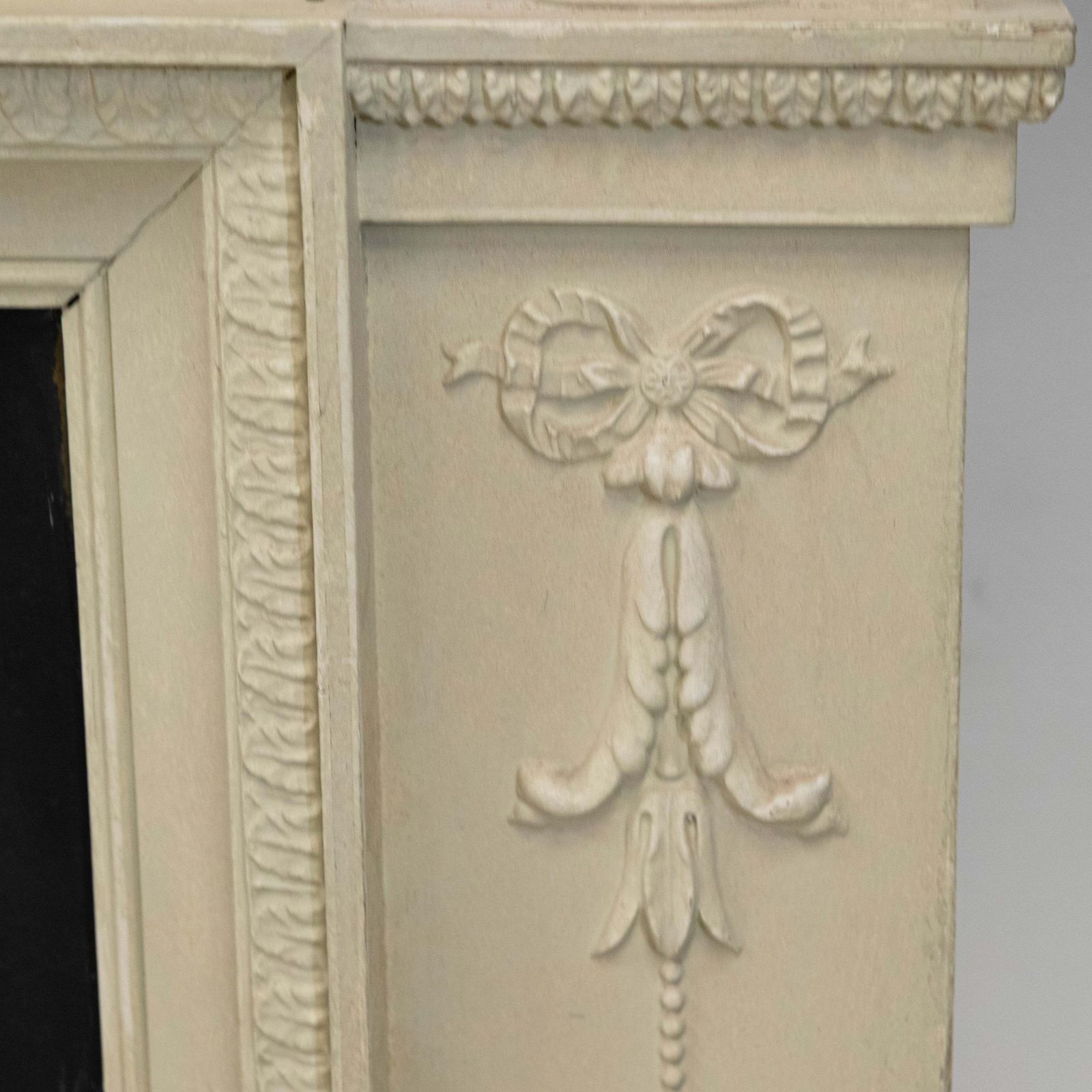 photo vintage Reclaimed Ornate Regency Style Wooden Surround With Slate Slips