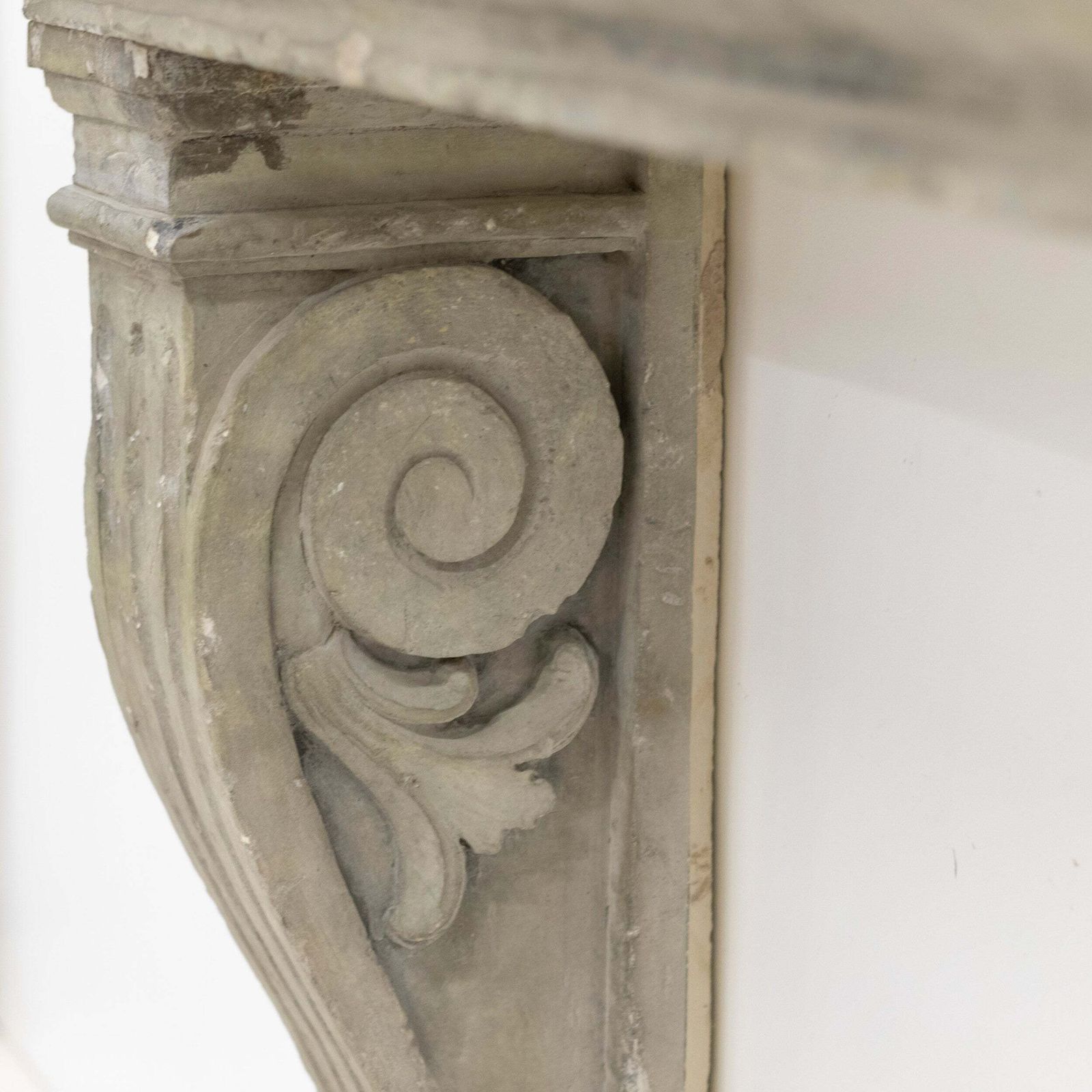 photo vinterior Ornate Carved Antique Stone Fireplace Surroud