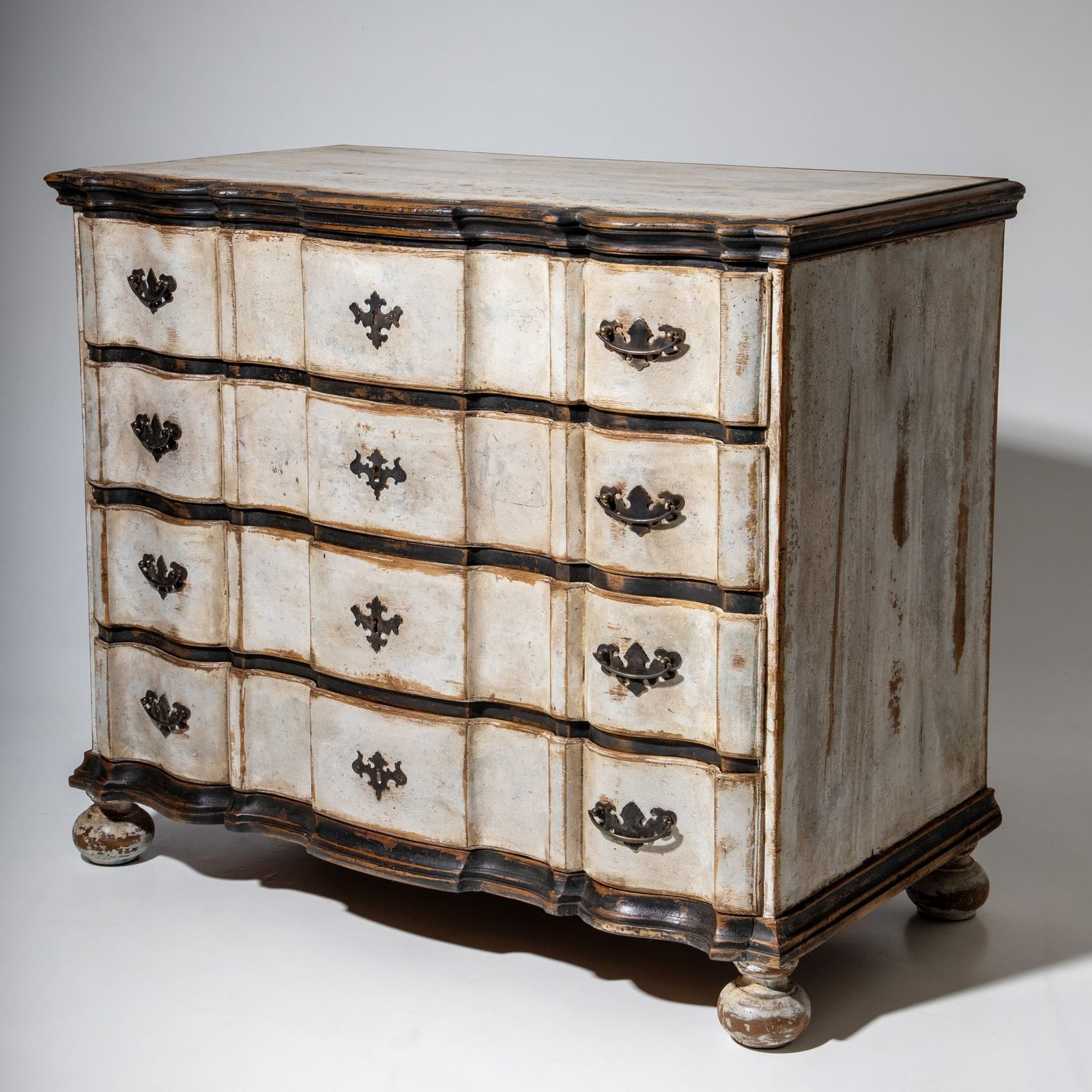 White Painted Baroque Chest Of Drawers, 18th Century photo Furniture