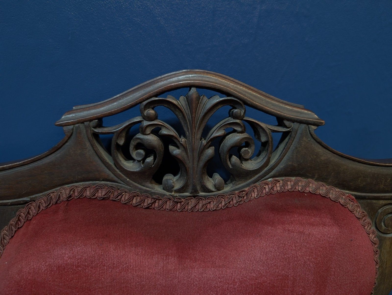 Antique Victorian Upholstered Armchair Red Velvet Throne Mahogany. photo 165.0