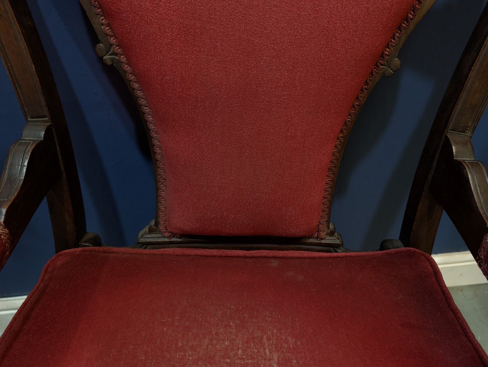 photo furniture Antique Victorian Upholstered Armchair Red Velvet Throne Mahogany.