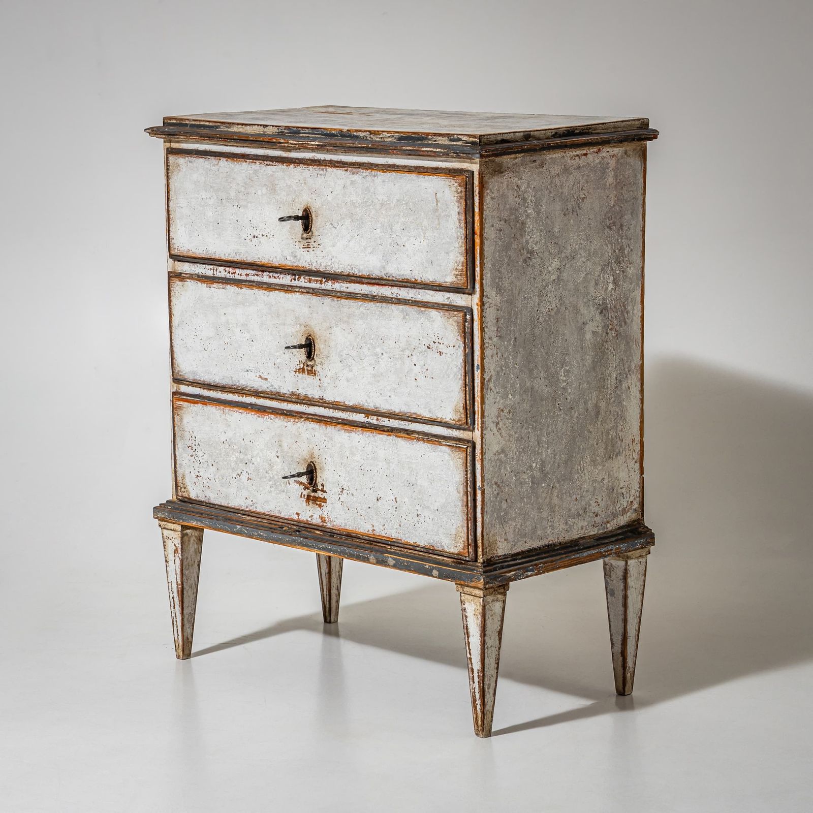 Grijs Geschilderde Ladekast, 19e Eeuw photo furniture