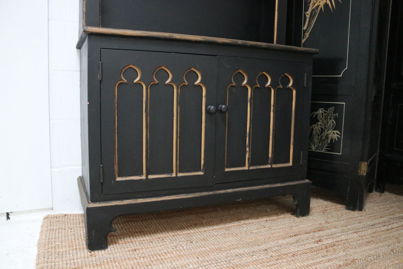 photo furniture Unique Vintage Style Black Dresser Shelves Carved Fleur Di Lis