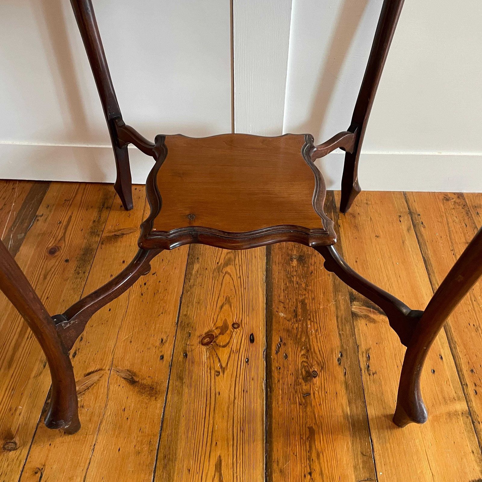 photo vinterior Antique Edwardian Hand Carved Wooden End Table Patterned Square Brown Table Vintage Decor Country Cottage Furniture Side 72x52x52cm