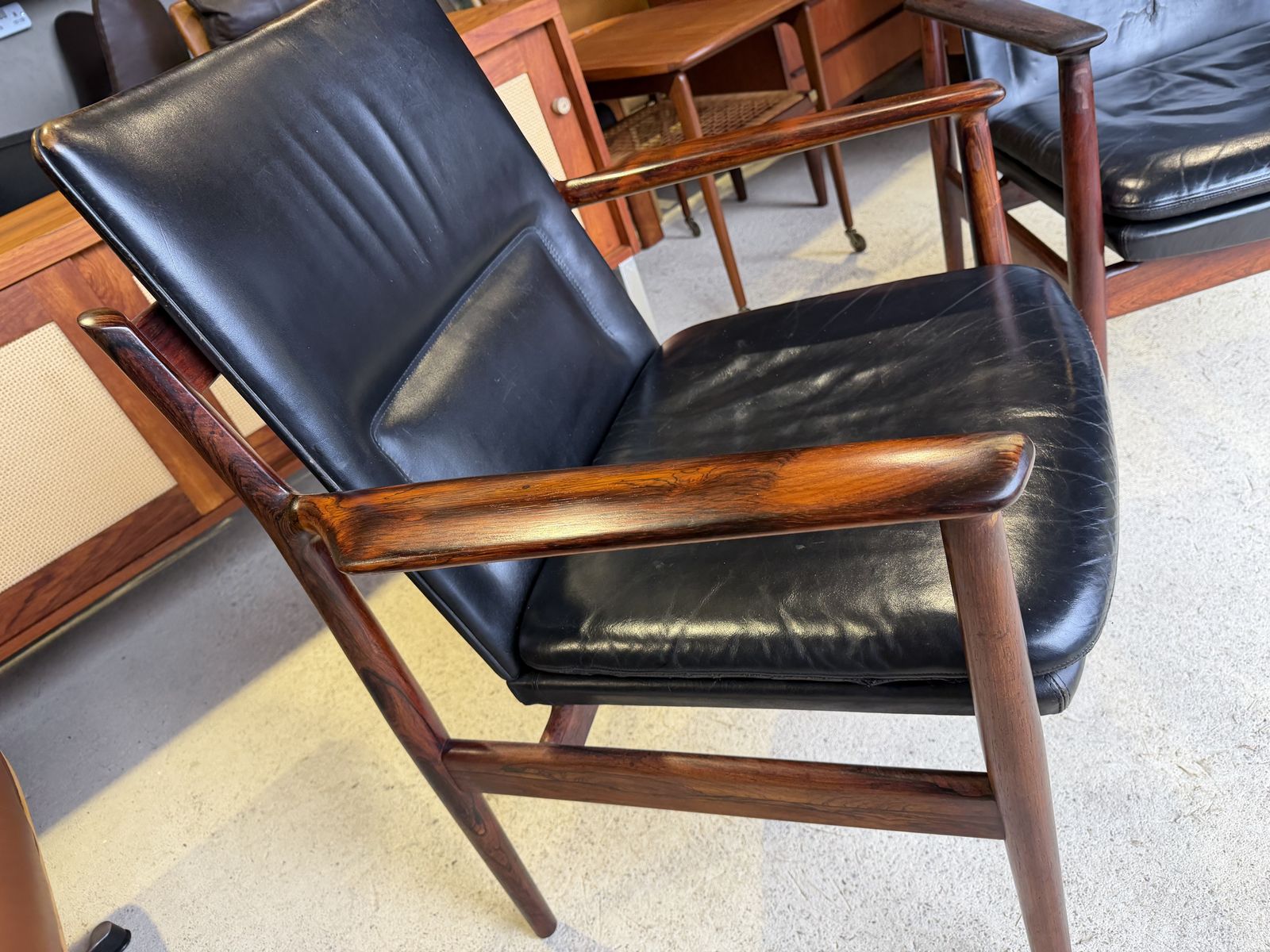 photo vintage Pair Of Danish Rosewood Armchairs Model 341 By Arne Vodder For Sibast Mobler