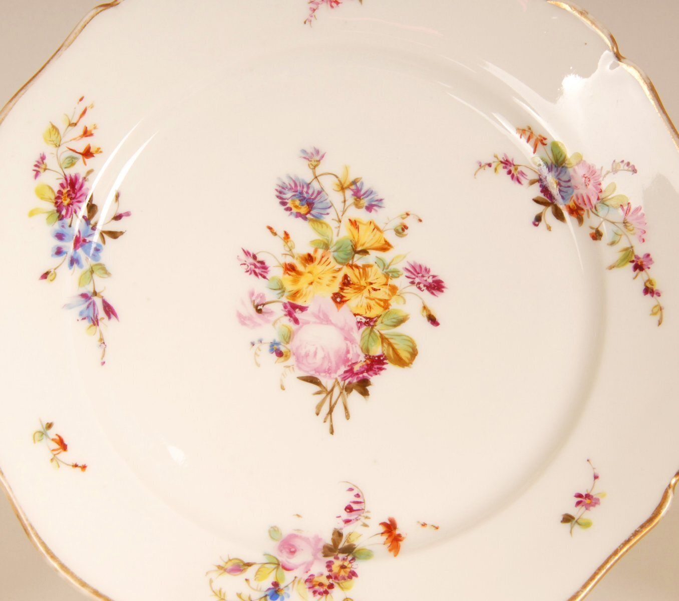 photo vintage 18th Century Porcelain Luncheon Set From Meissen Porcelain, Set Of 23