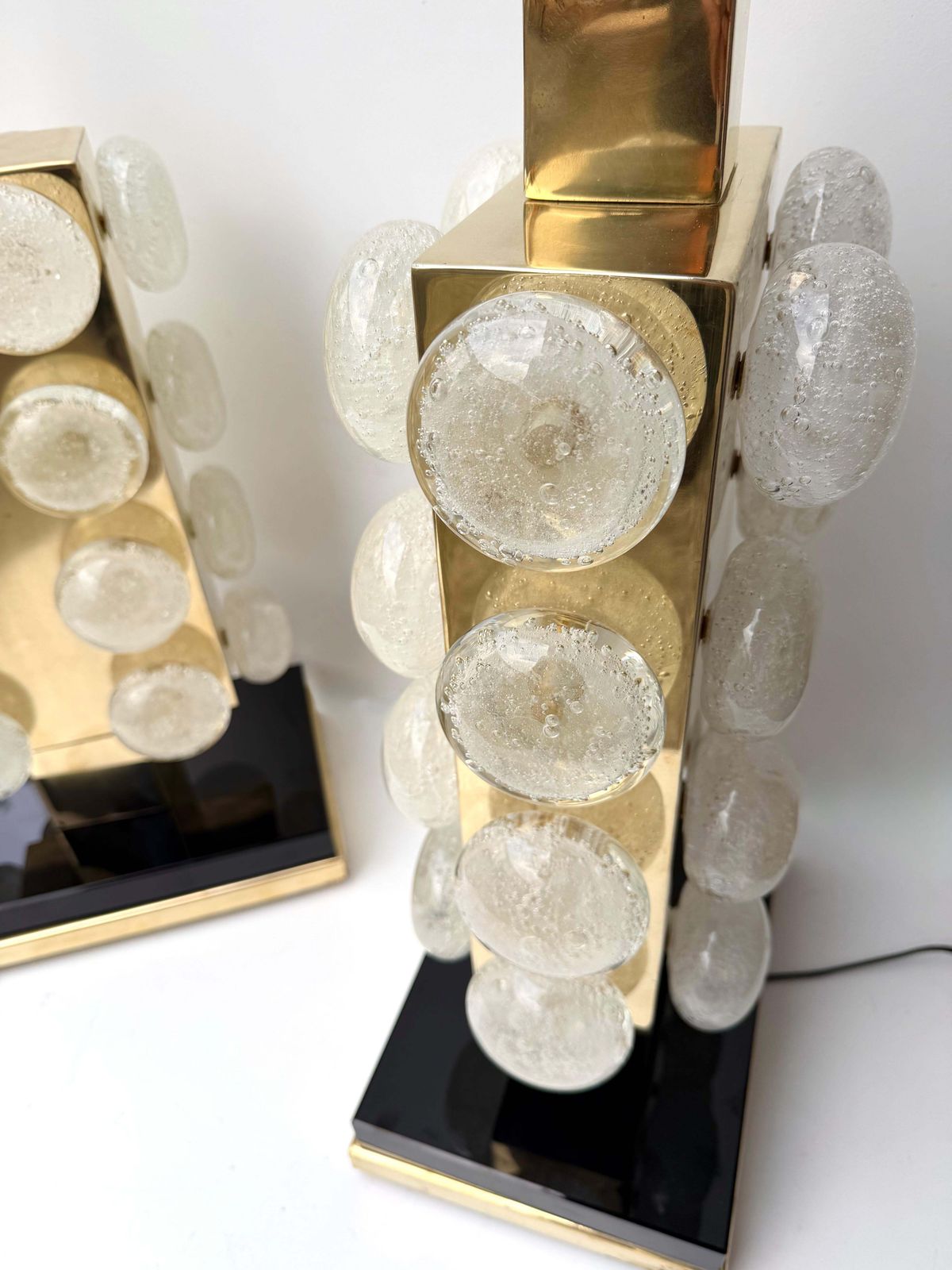 photo vinterior Contemporary Pair Of Brass And Murano Glass Macaroons Lamps, Italy