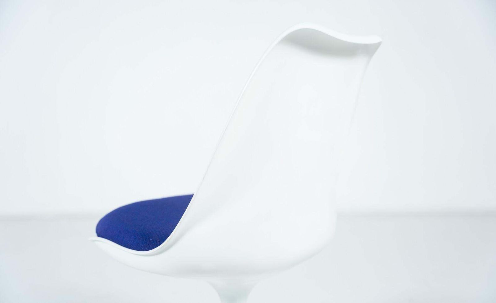 Furniture "Tulip" Chairs And Amrchairs By Eero Saarinen, Knoll Studio   New Upholstery photo