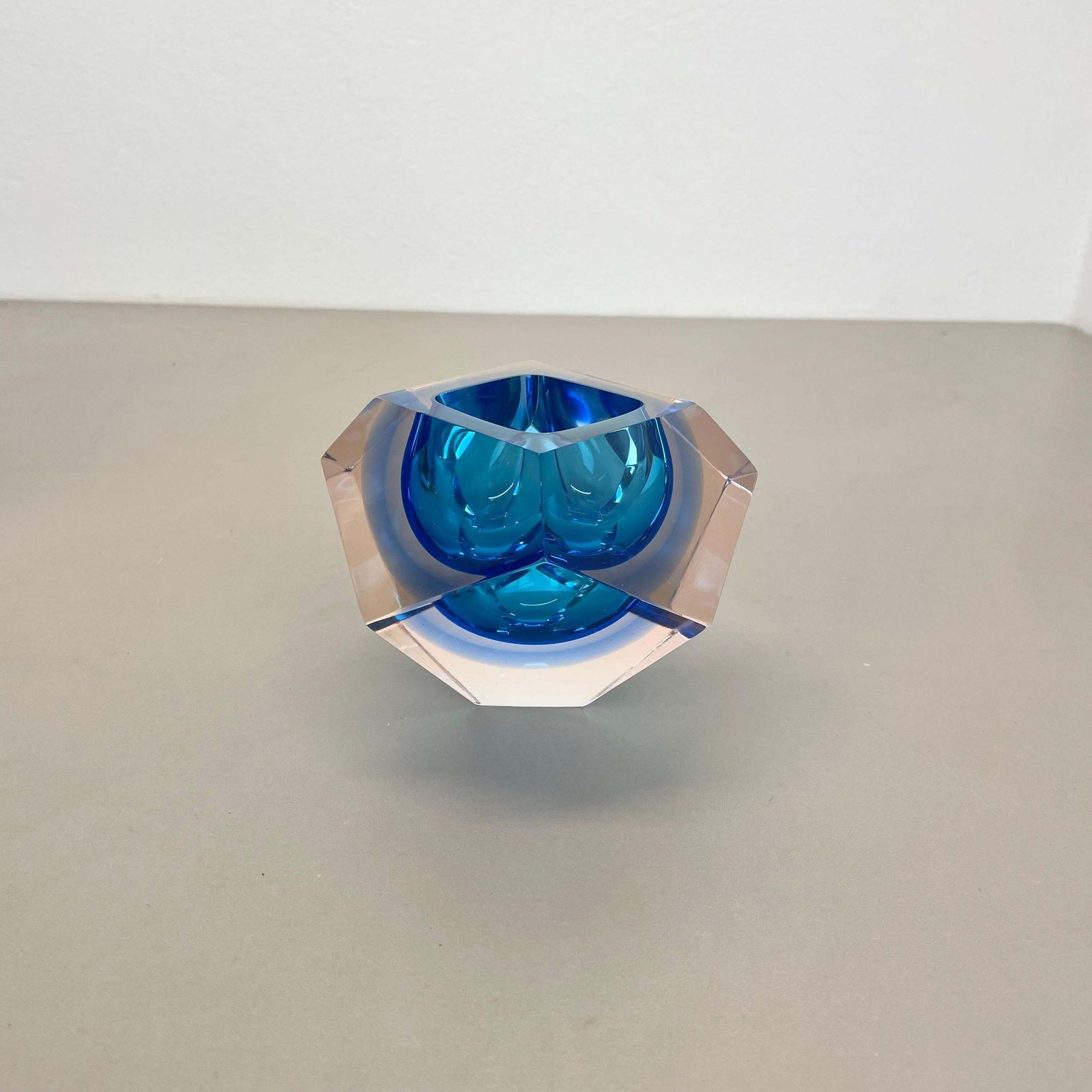 1.4kg Murano Glass Faceted "Diamond" Sommerso Bowl By Flavio Poli, Italy, 1970s photo furniture