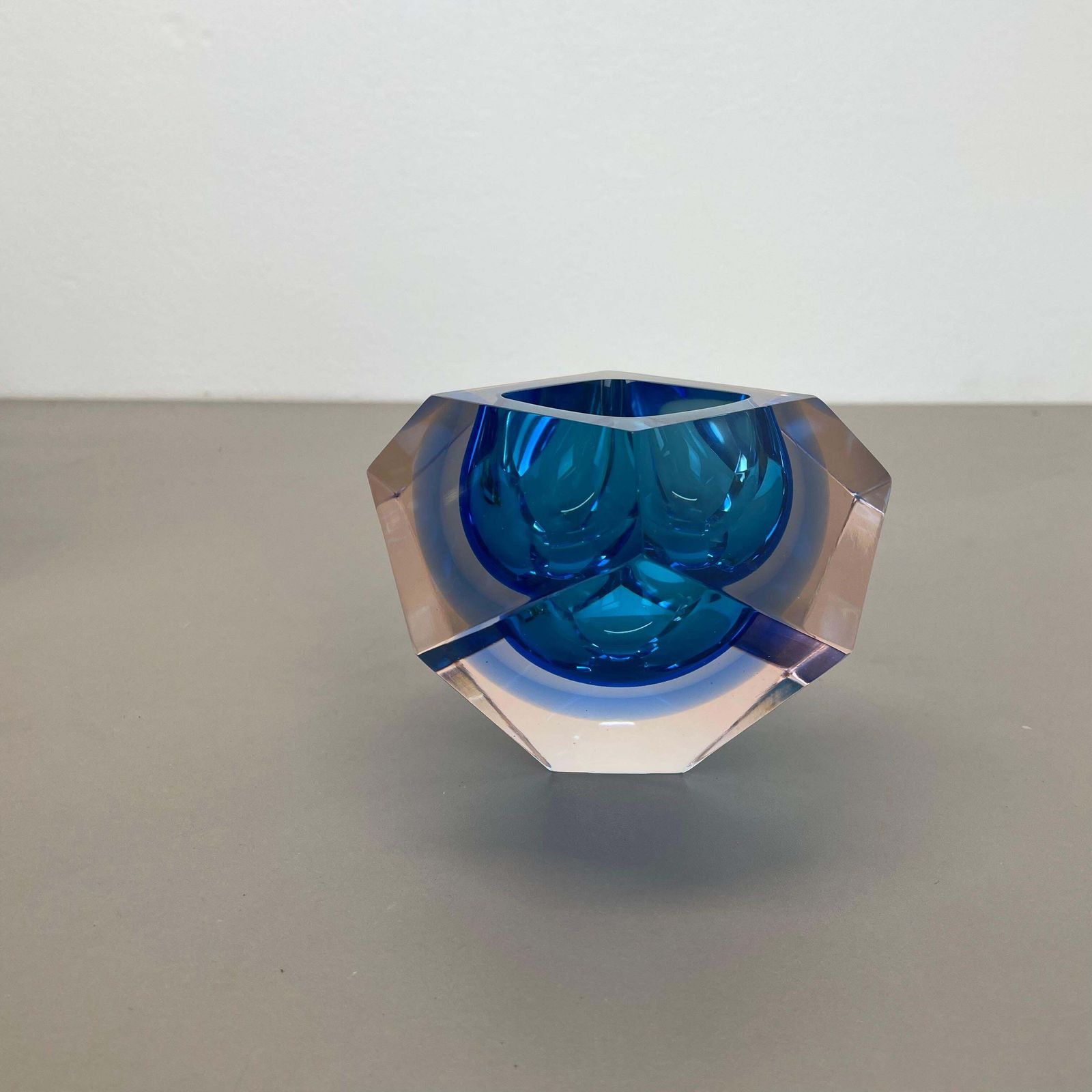 1.4kg Murano Glass Faceted "Diamond" Sommerso Bowl By Flavio Poli, Italy, 1970s photo vinterior