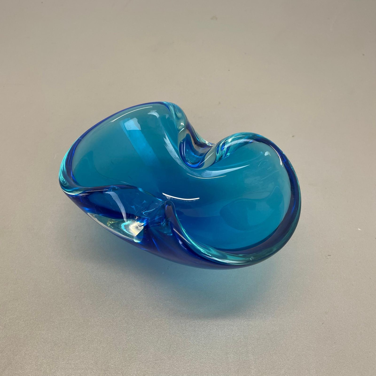 488.0 Unique 1.1kg Murano Glass Bowl Ashtray, Blue Multicolor, 1970s Italian Design photo