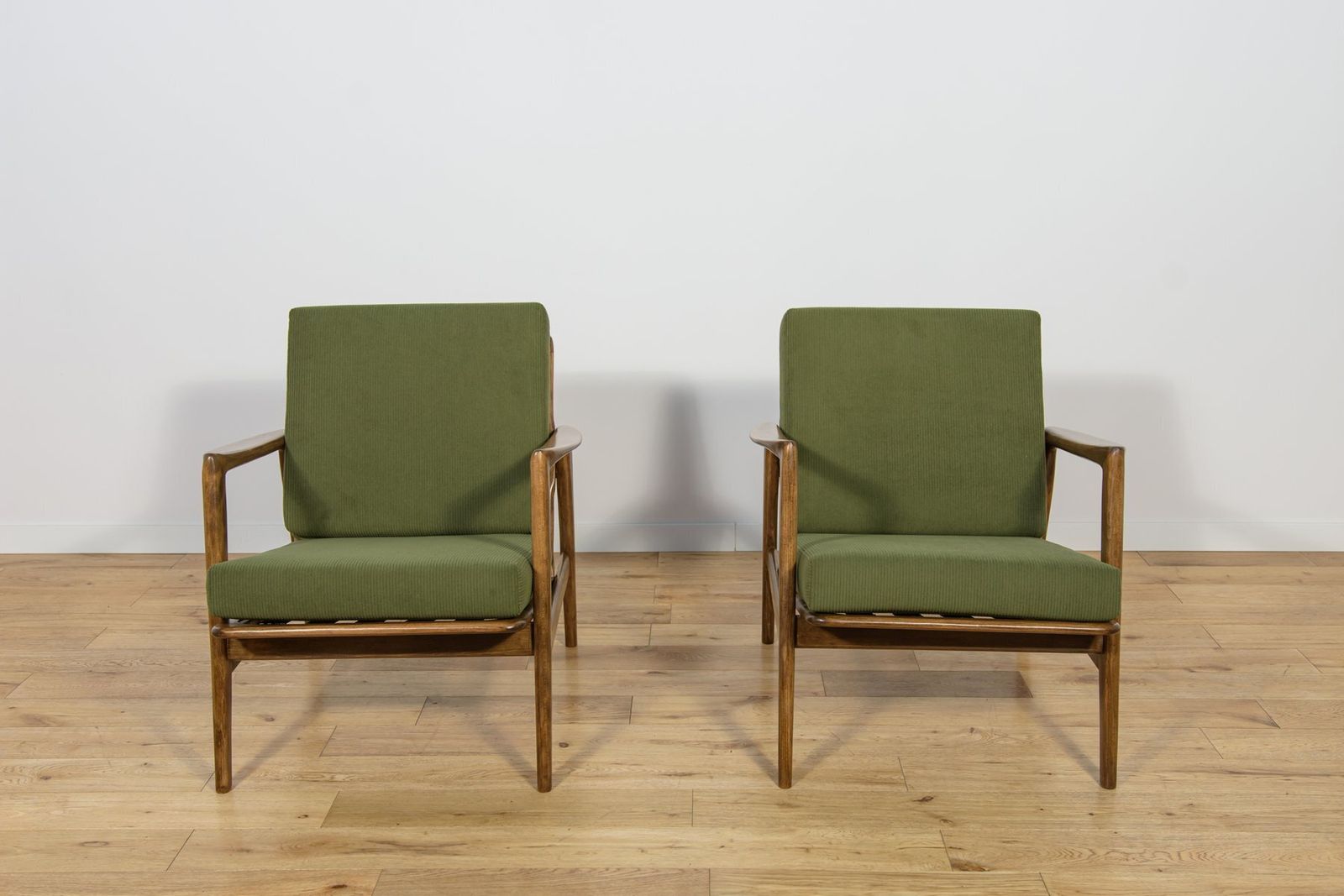 Model 300 139 Lounge Chairs From Swarzędz Factory, 1960s, Set Of 2 photo for sale