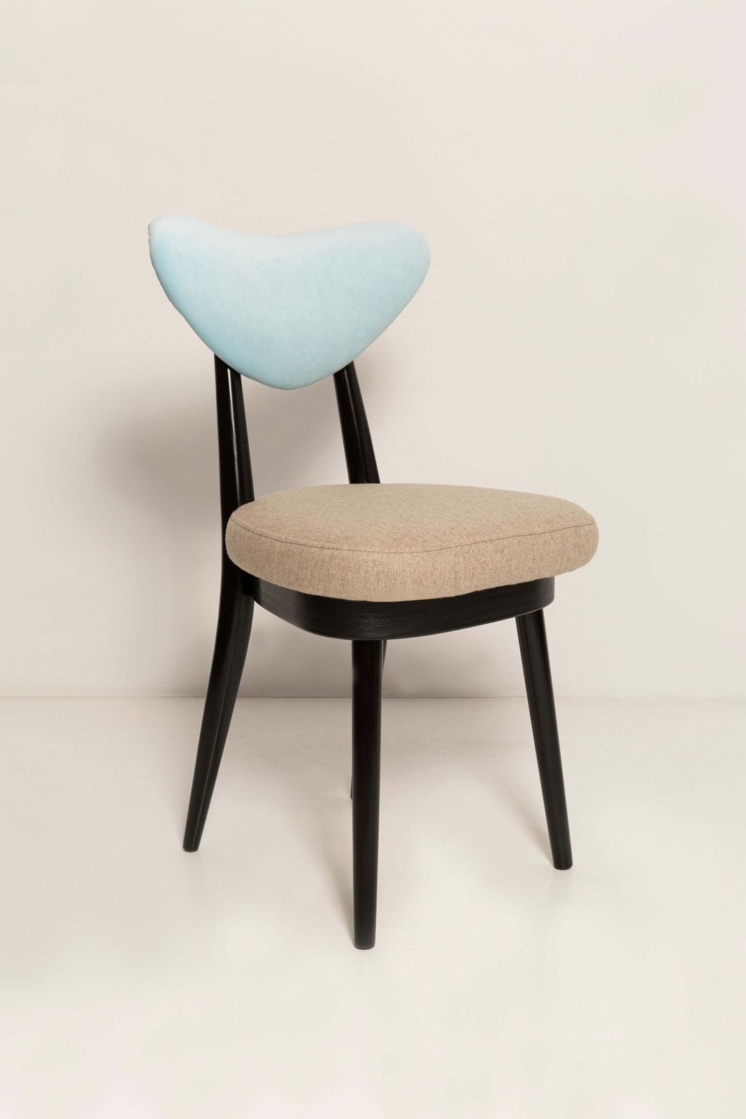 Set Van Drie Mid Century Stoelen Met Hartvormige Zitting In Beige, Blauw En Groen, Europa, Jaren 1960 photo buy