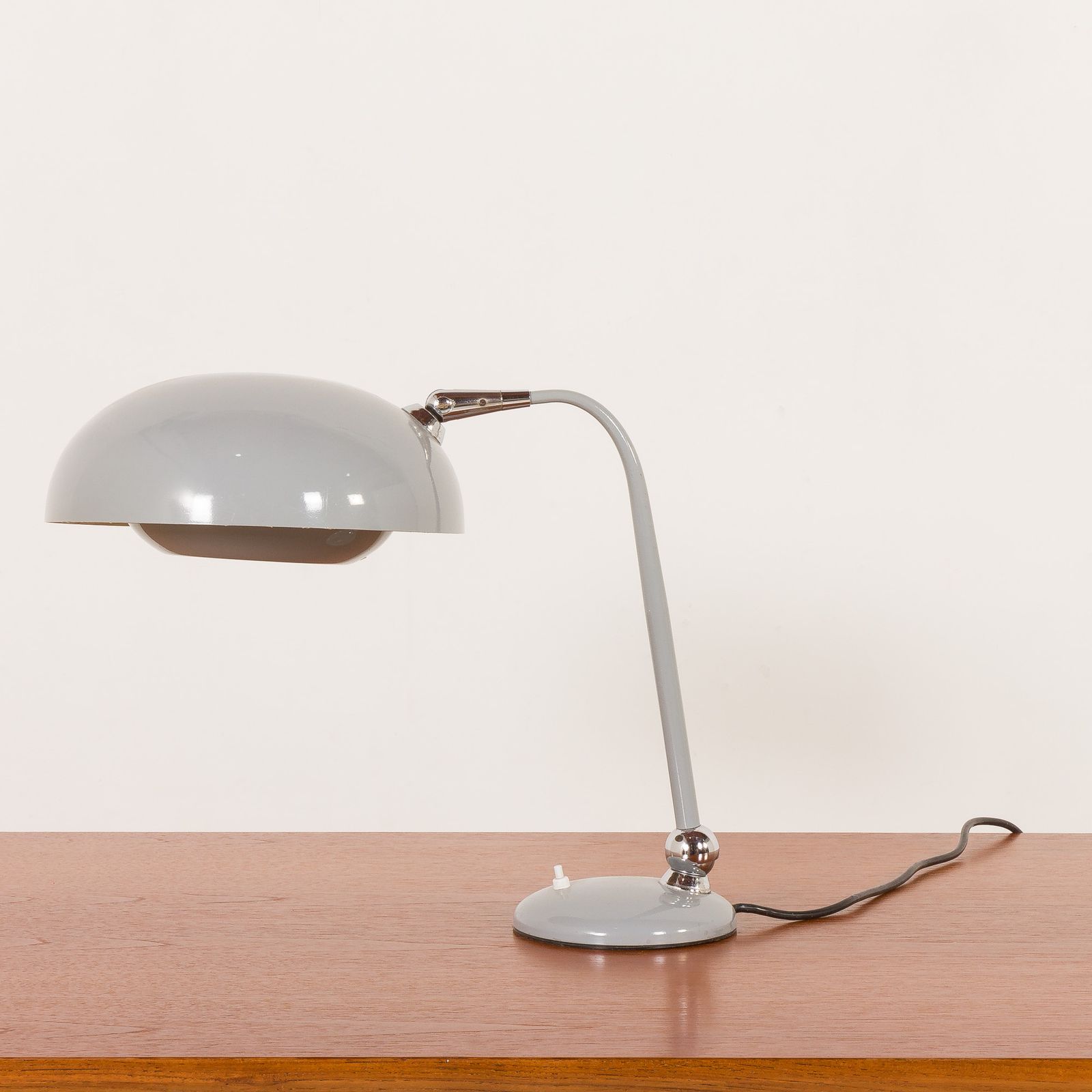 Italian Mid Century Desk Lamp Attr. To Stilnovo, 1960s photo 655.0