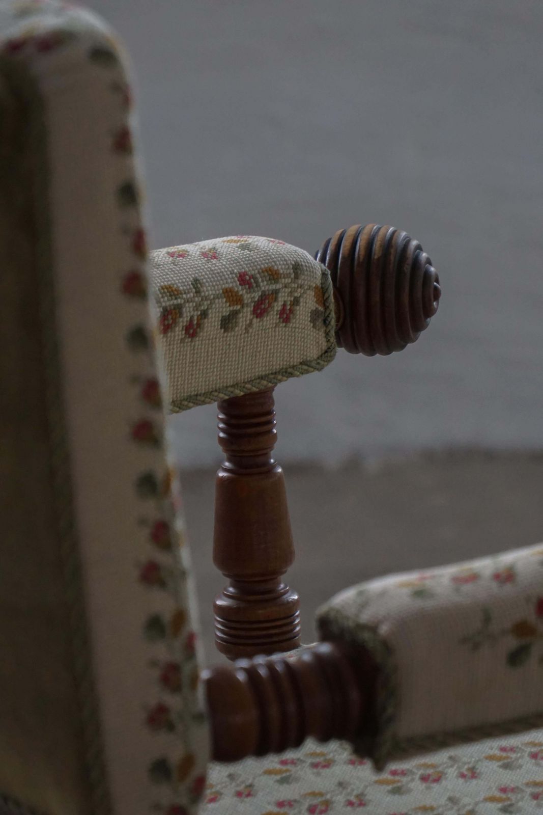 photo vinterior Danish Modern Armchair In Turned Wood With Floral Upholstery, Early 20th Century