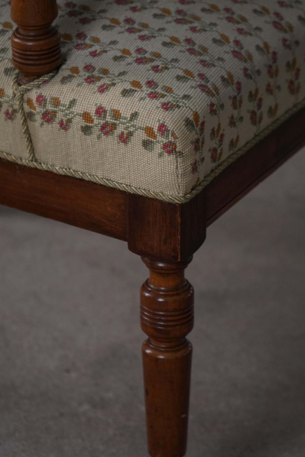 photo vintage Danish Modern Armchair In Turned Wood With Floral Upholstery, Early 20th Century