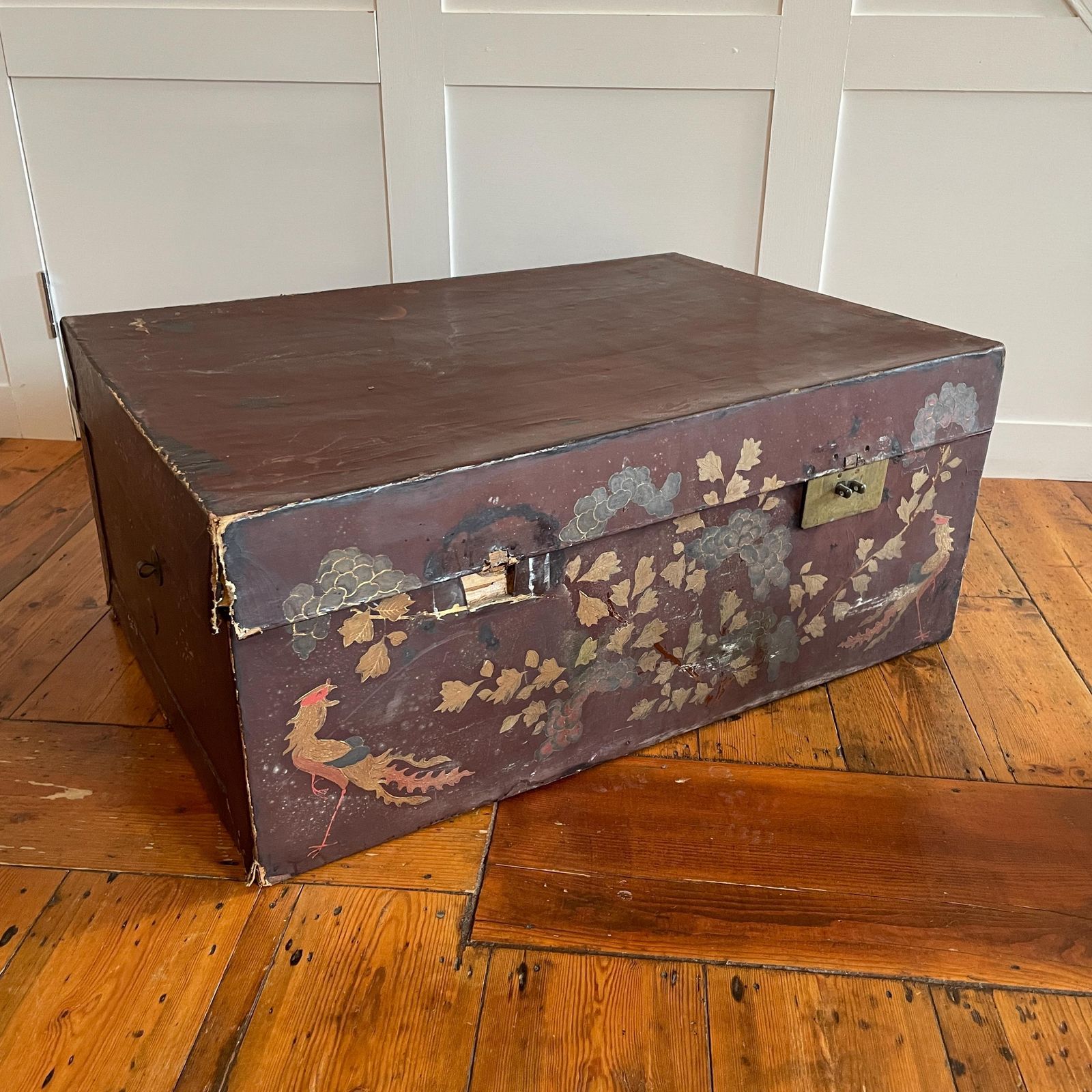 Large Hand Painted Chinese Trunk Dark Red Lacquered Oriental Storage Chest Vintage Blanket Box Coffee Table Decor Asian Chinoiserie photo Furniture