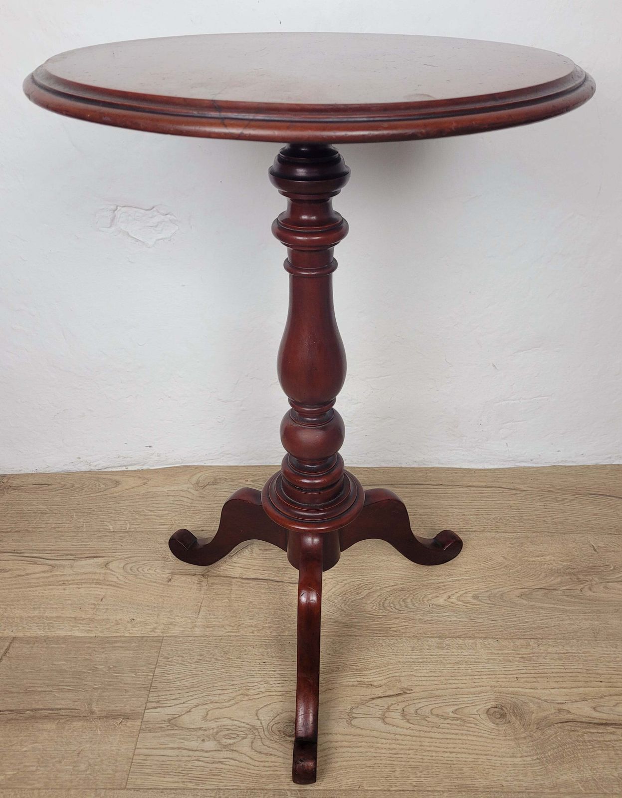 photo furniture Victorian Pedestal Tripod Table English 19th Century Mahogany