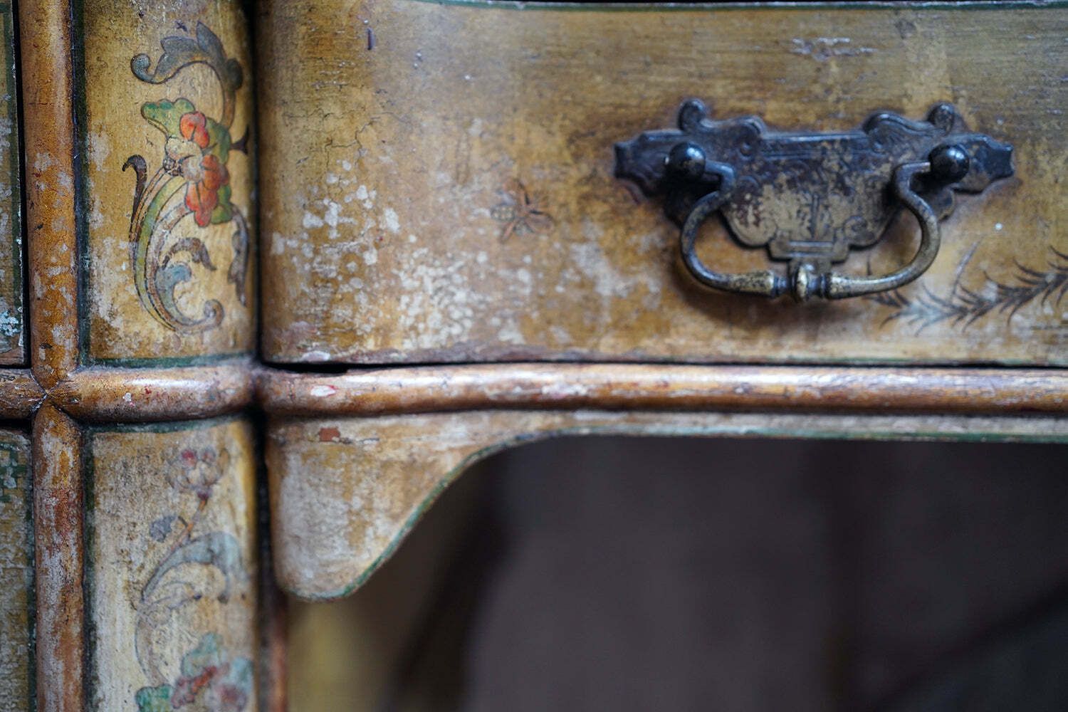 photo furniture An Early 20thc Chinoiserie Lacquer Decorated & Painted Desk C.1920 25