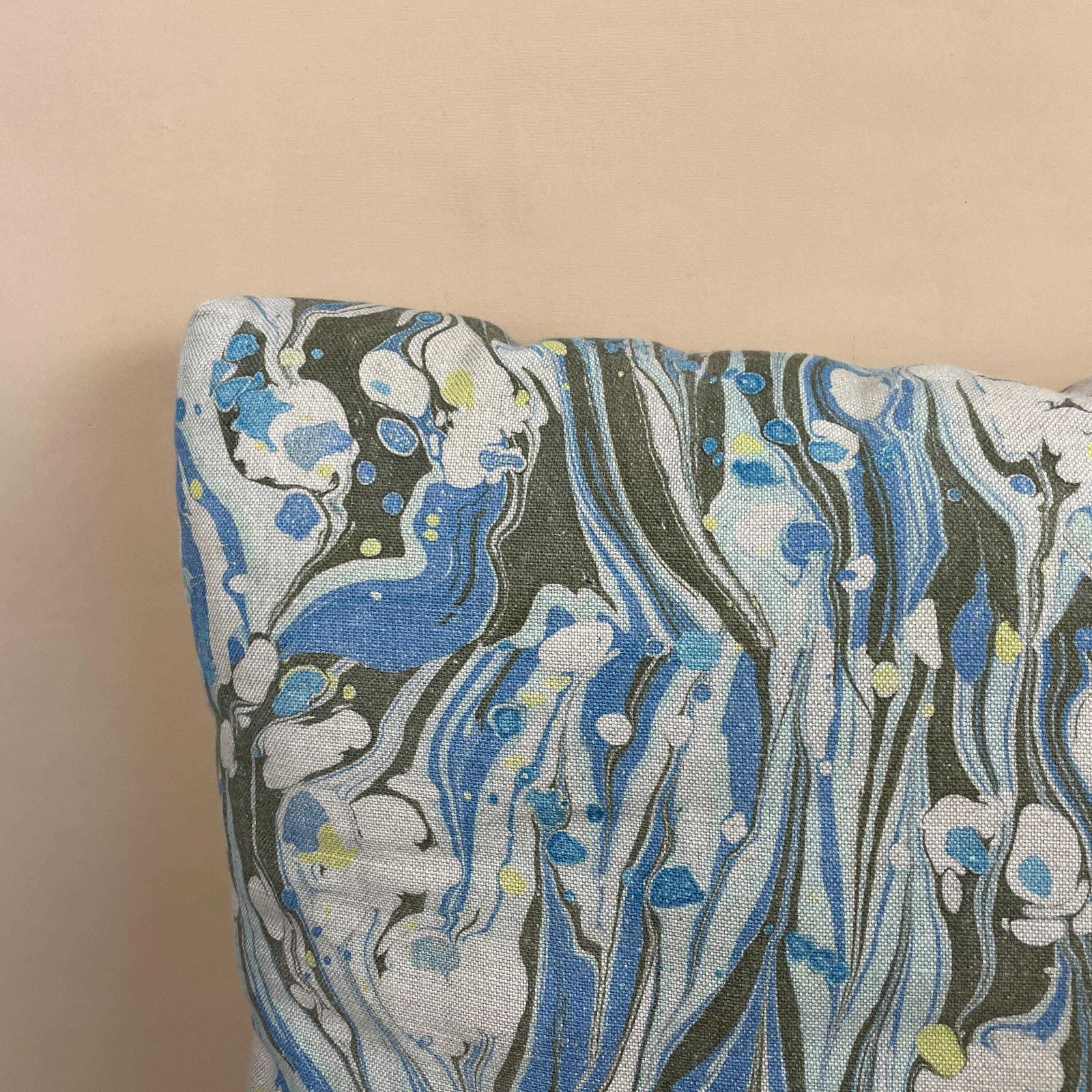 Designers Guild Marble Print Cushion Blue Abstract Luxury Scatter Sofa Pillow Modern Designer Throw Pillow Contemporary Decor photo furniture