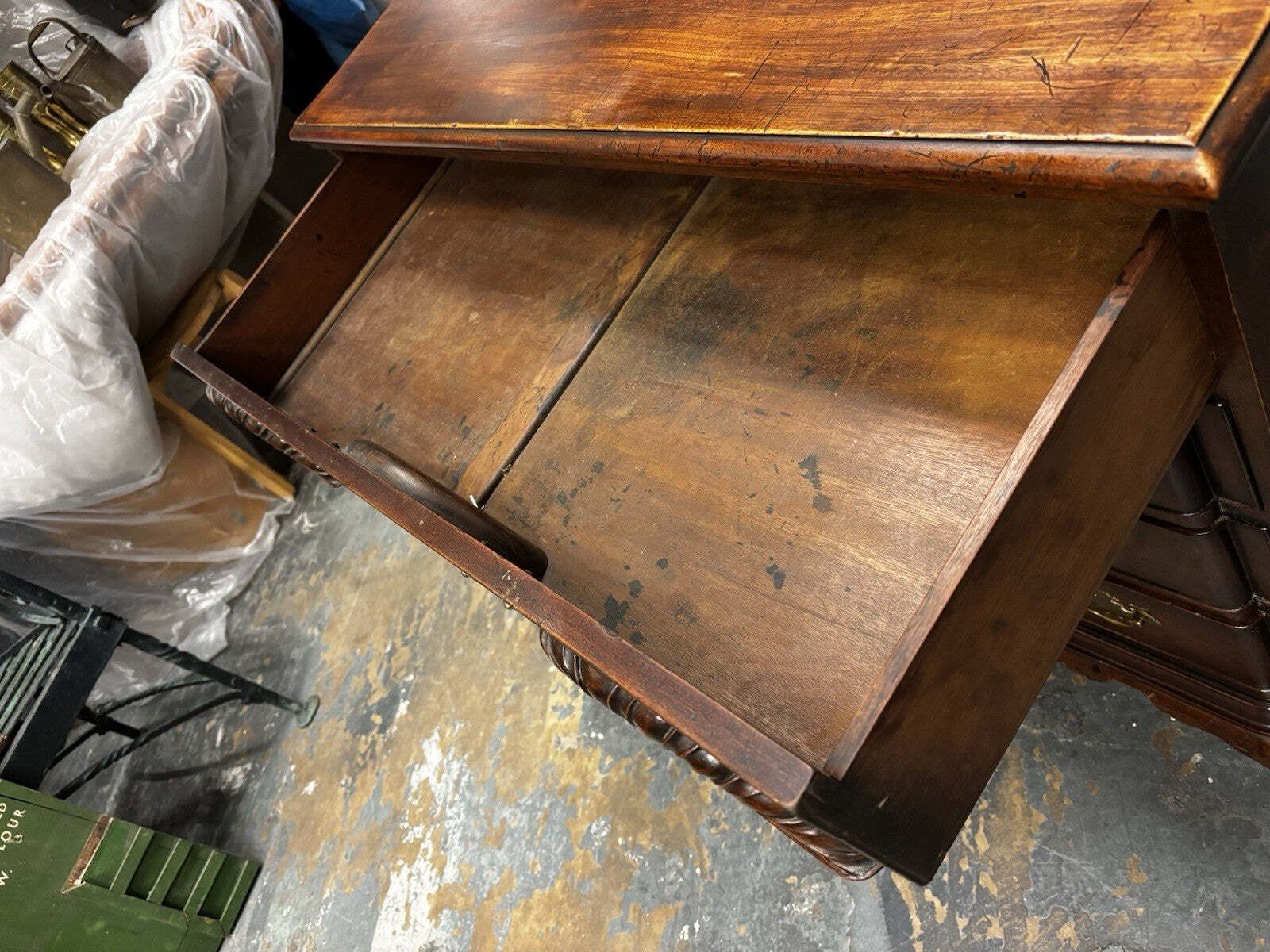 Antique Mahogany Rhode Island Desk, In The Style Of John Townsend. photo vinterior