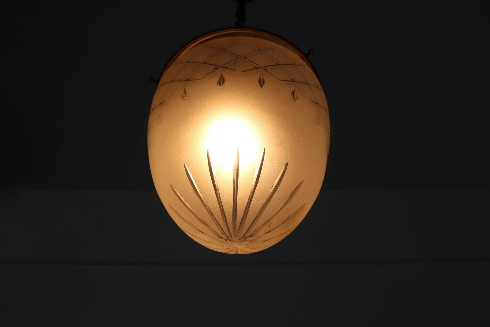 Antieke Franse Druppelvormige Hanglamp – Messing & Gegraveerd Matglas Hallantaarn photo vintage