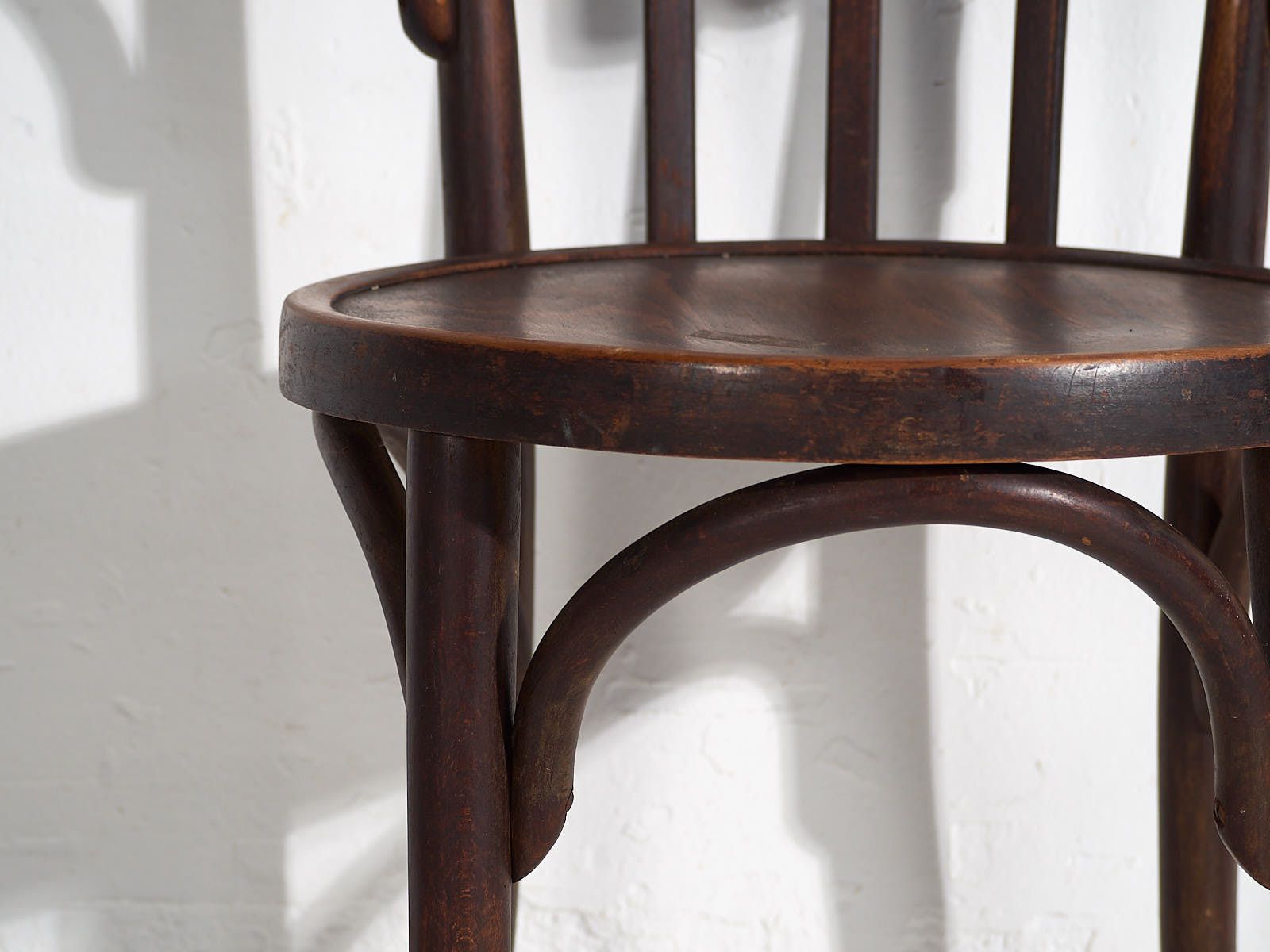 photo furniture Thonet Antique Chairs With Armrests (C.1920). Set Of 4 Pieces #3