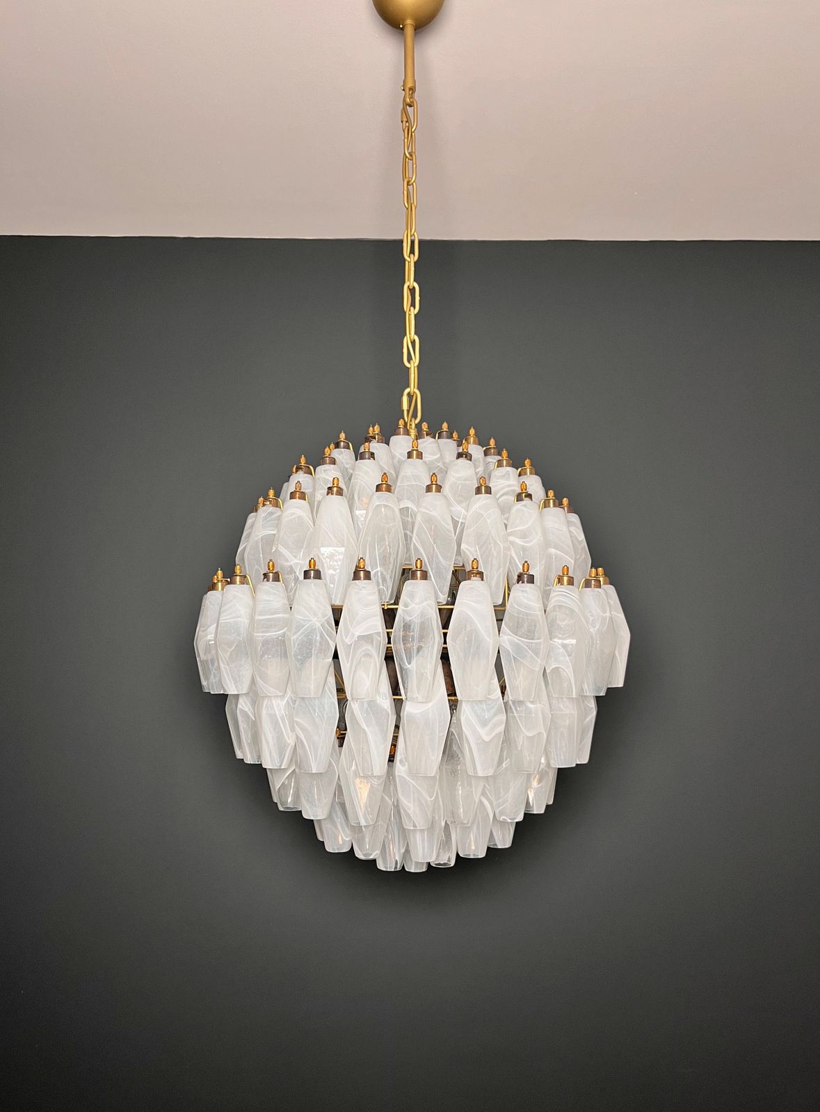 Amazing Spherical Murano Poliedri Chandelier   140 White Alabaster Poliedri photo Lighting