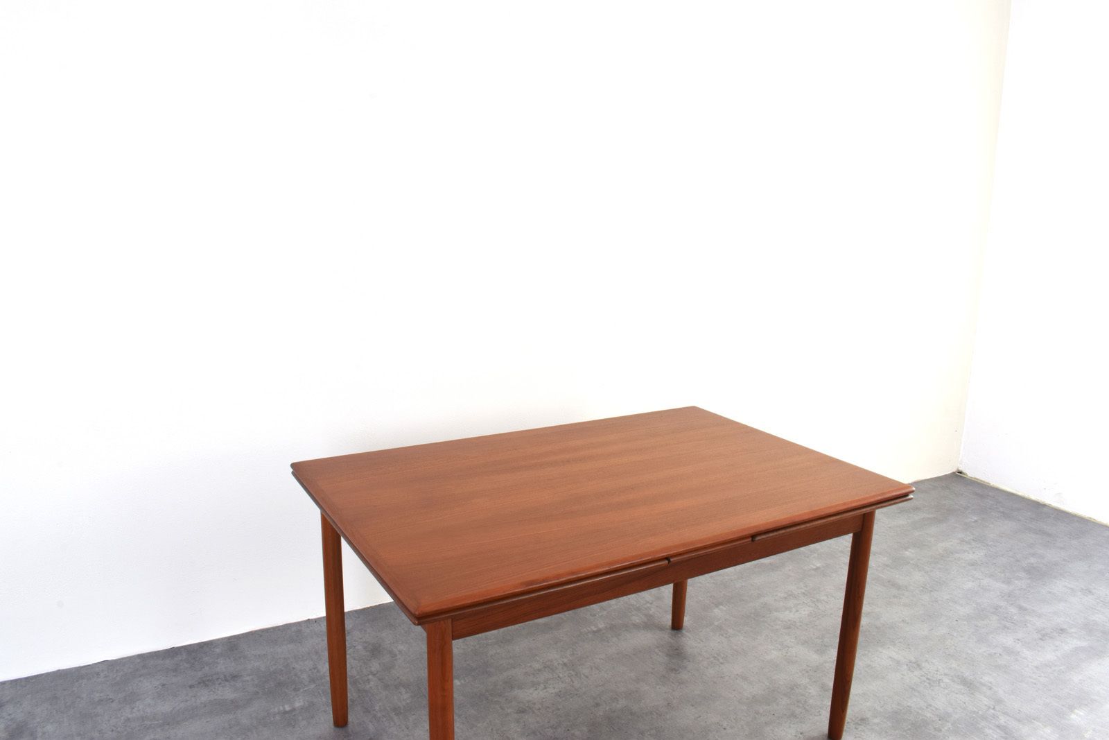 photo vinterior Mid Century Danish Teak Extendable Dining Table, 1960s.