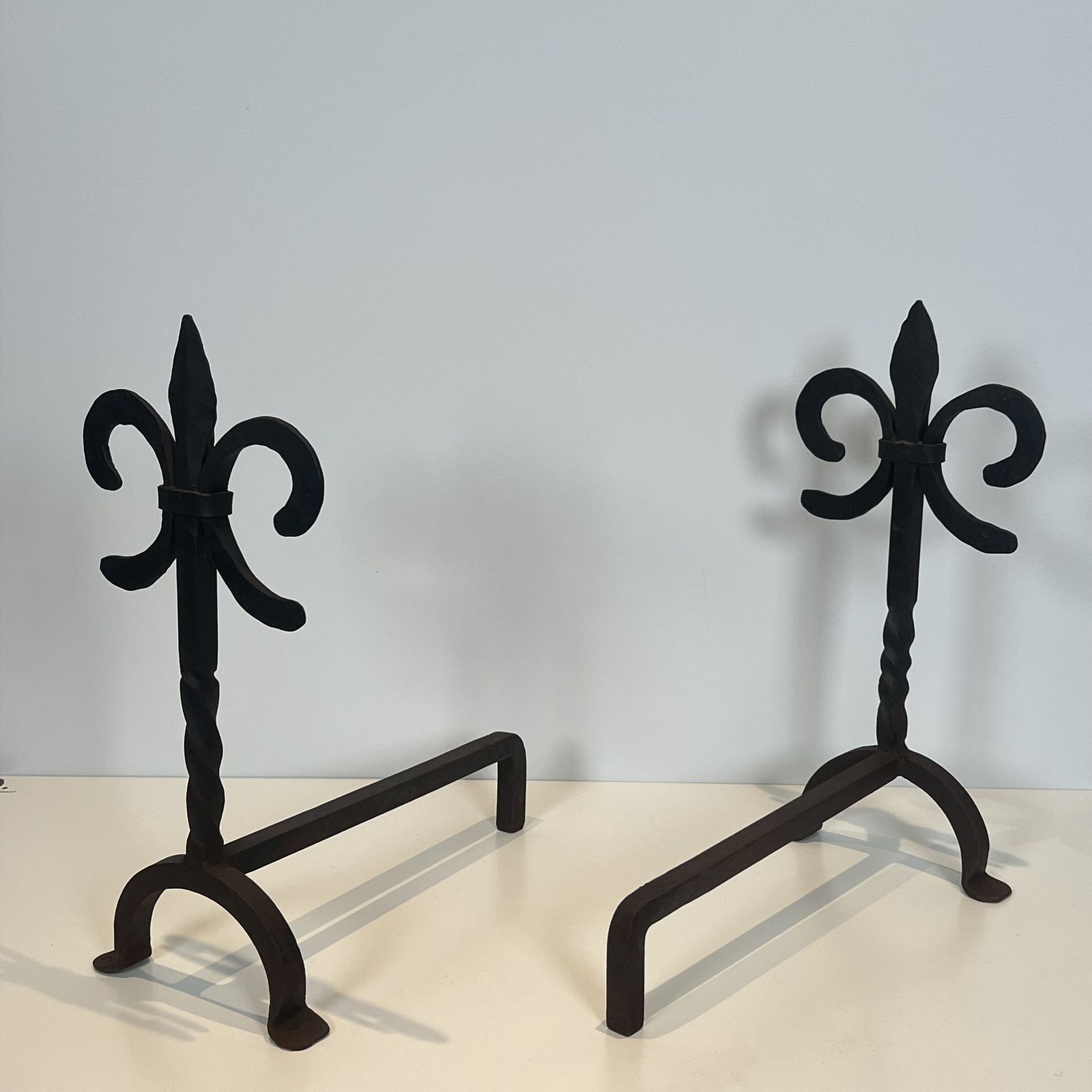 photo vinterior Pair Of Wrought Iron Andirons With Fleur De Lis Design