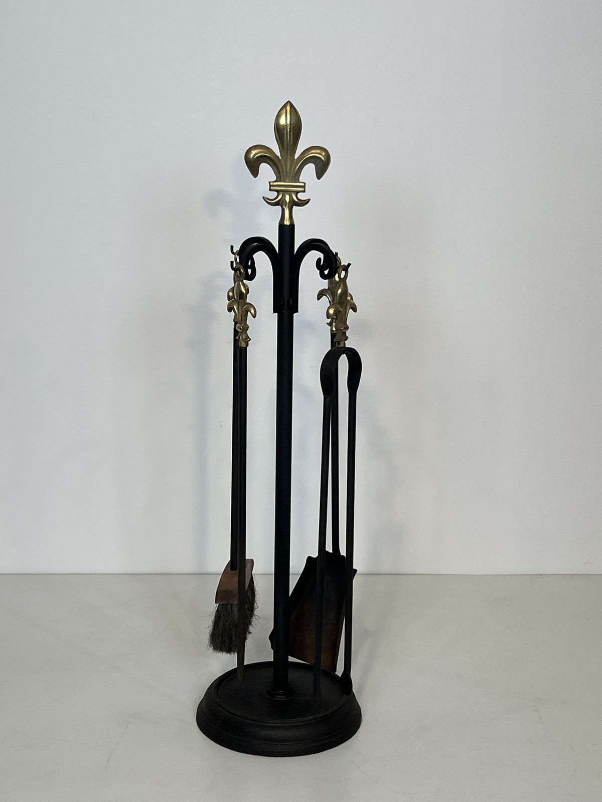 Neoclassical Style Fire Kit In Black Lacquered Metal And Brass With Fleur De Lis Motifs photo for sale