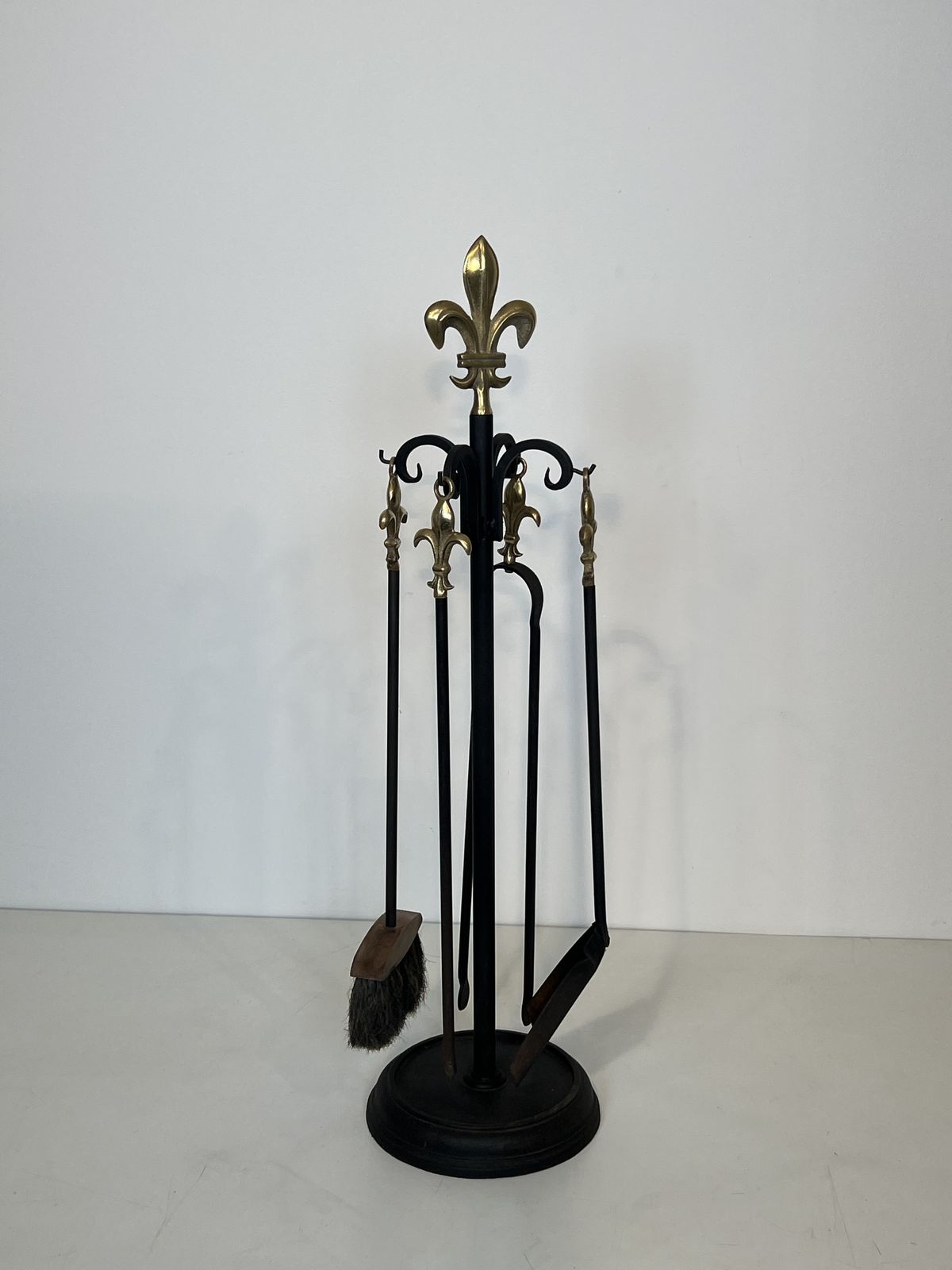 1150.0 Neoclassical Style Fire Kit In Black Lacquered Metal And Brass With Fleur De Lis Motifs photo